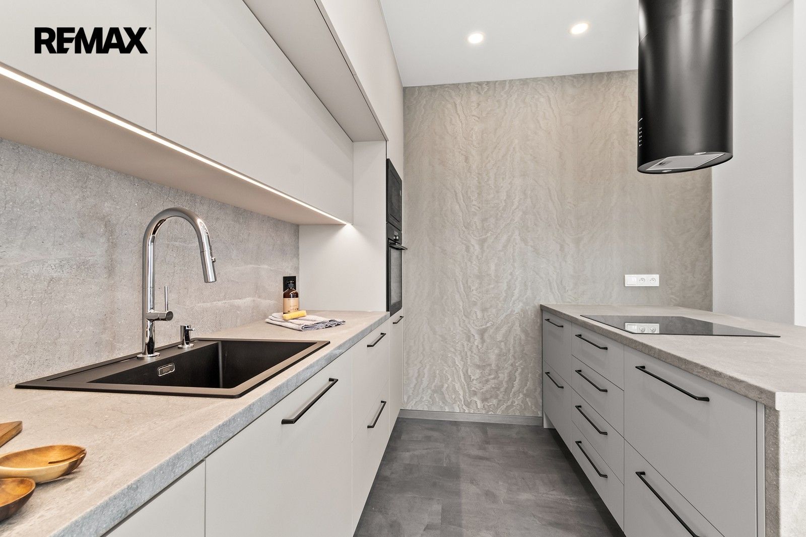 Pronájem bytu 3+kk 77 m² - foto 12