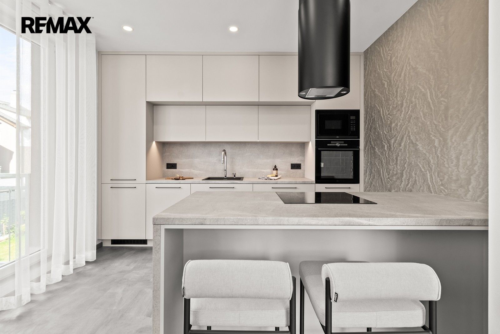 Pronájem bytu 3+kk 77 m² - foto 11