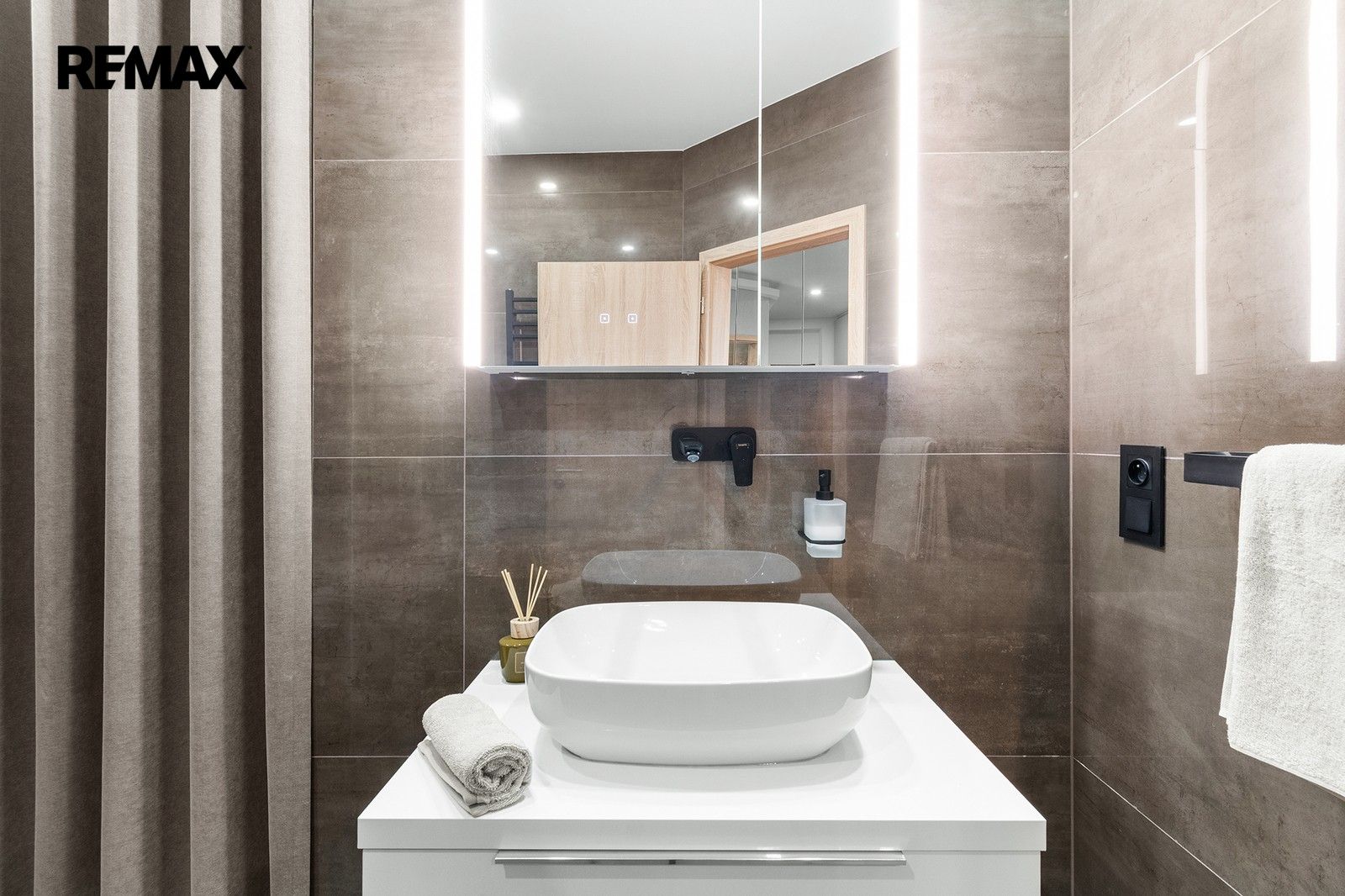 Pronájem bytu 3+kk 77 m² - foto 21