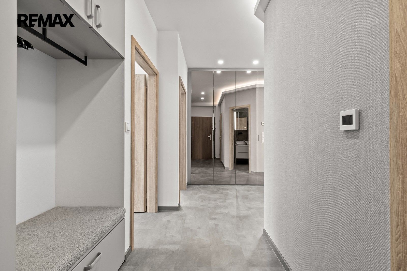 Pronájem bytu 3+kk 77 m² - foto 24