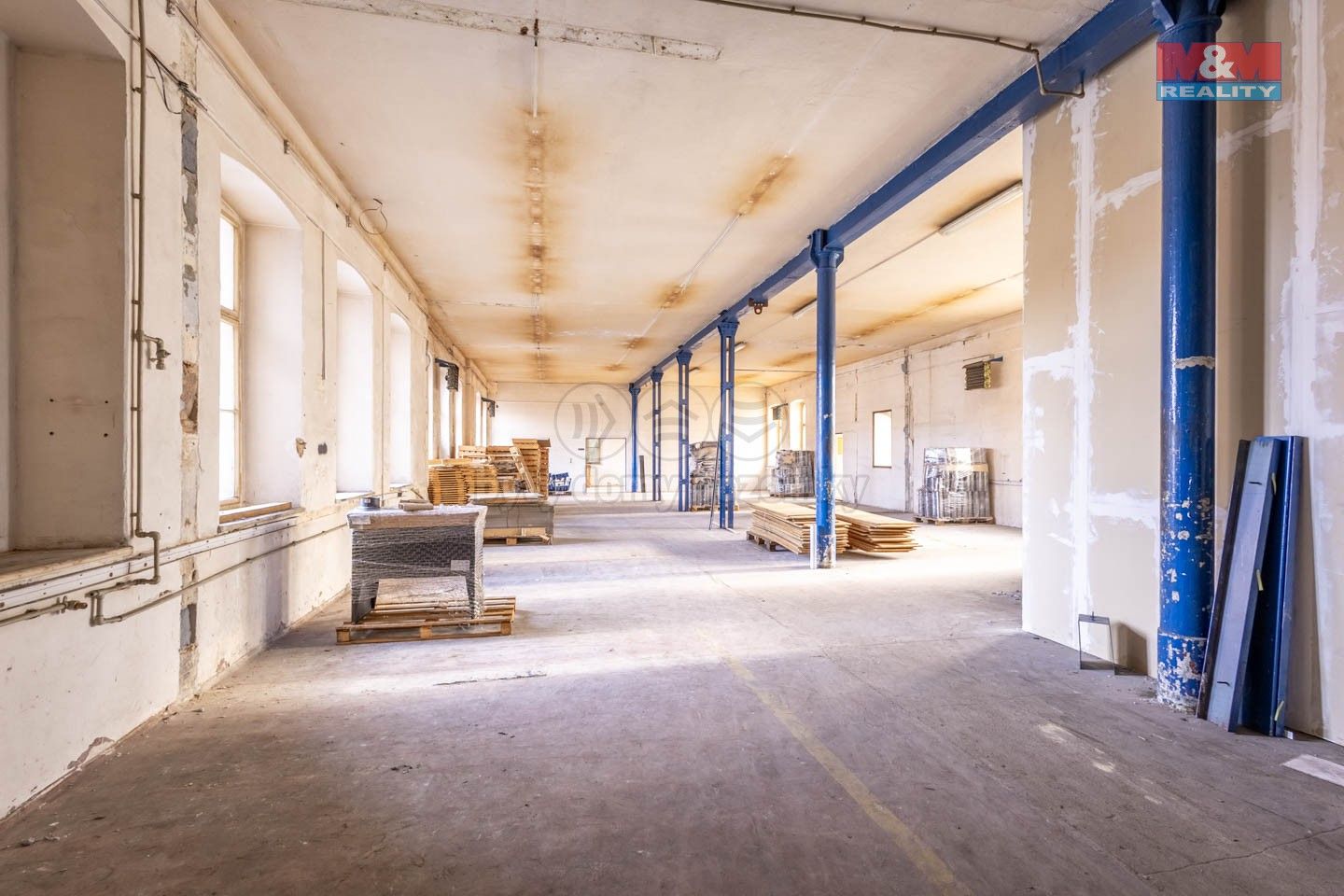 Pronájem komerčního prostoru 800 m² - foto 1