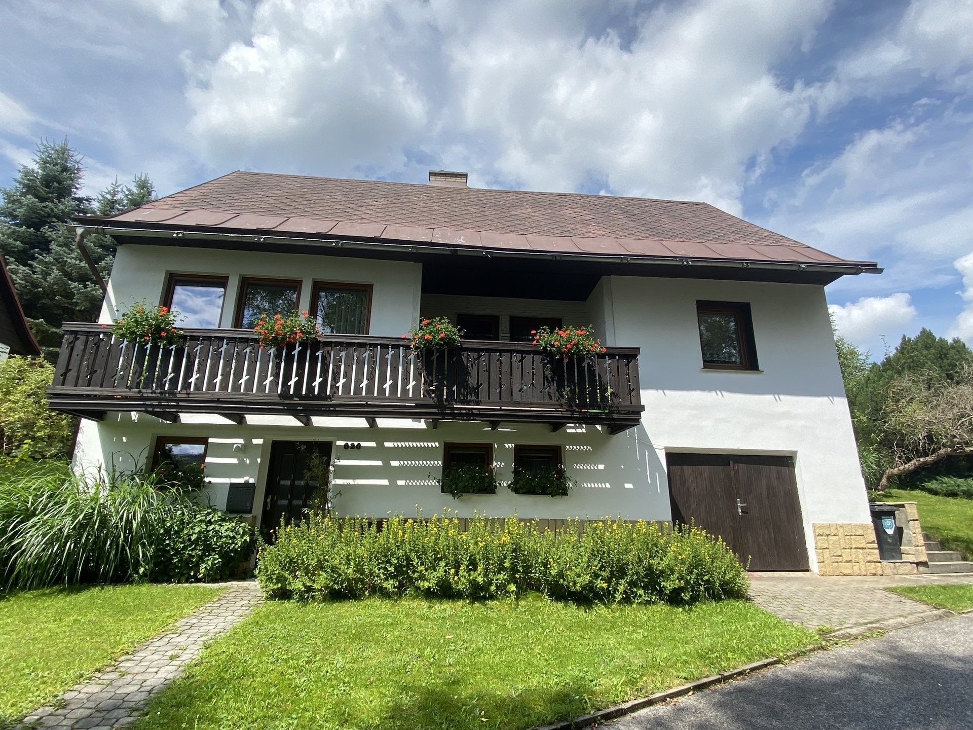 Prodej nemovitosti 200 m² - foto 1