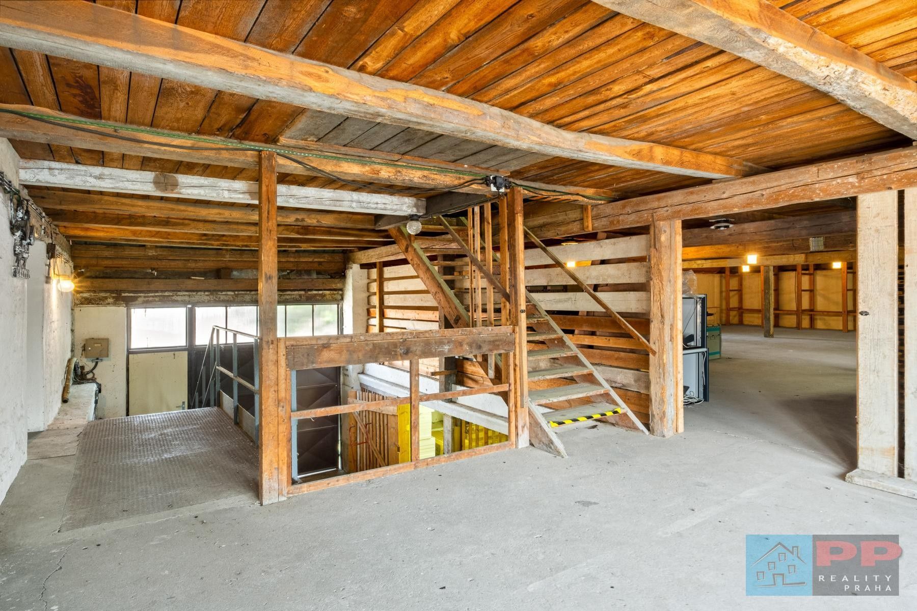 Prodej komerčního prostoru 941 m² - foto 4