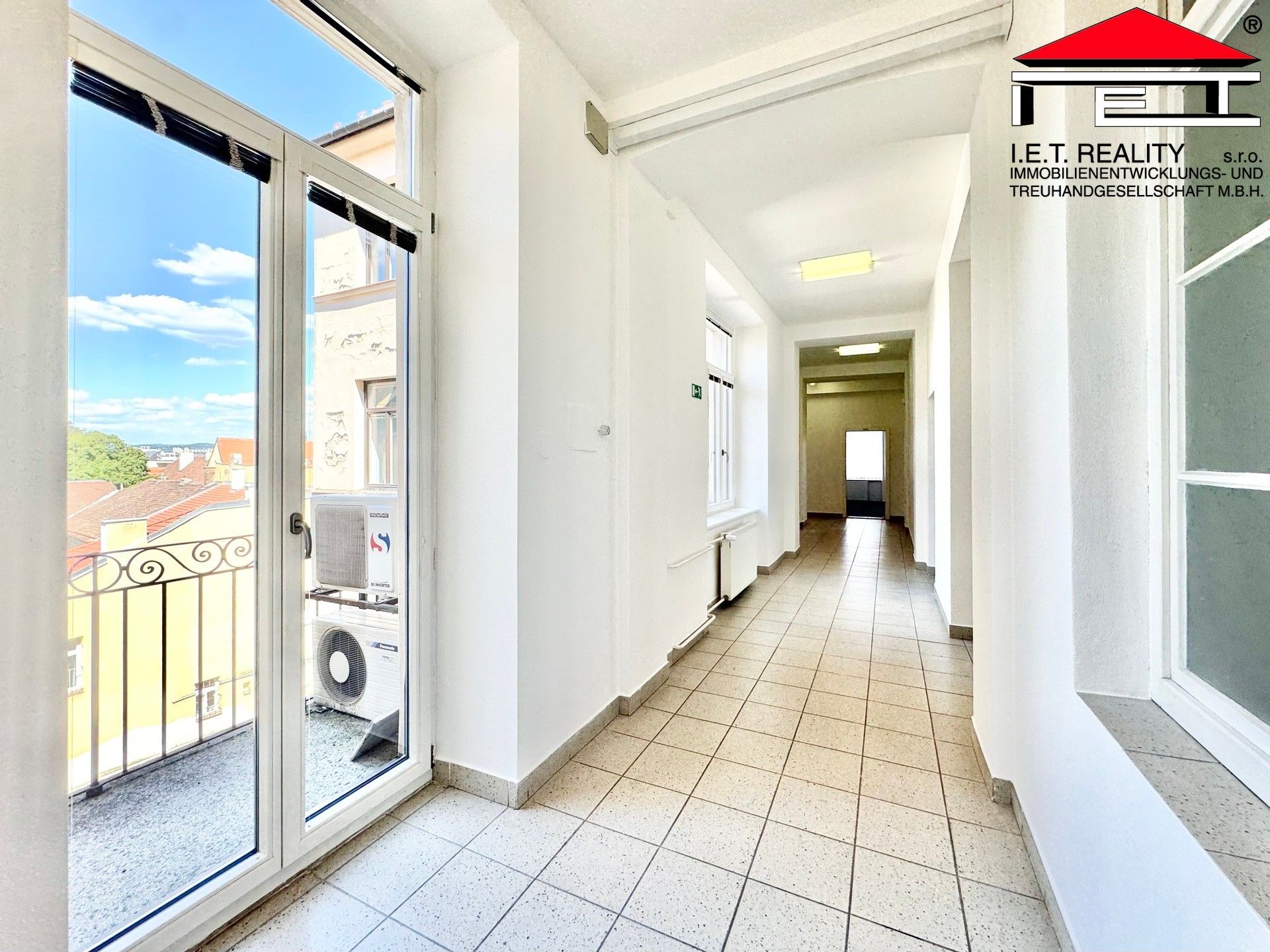 Pronájem komerčního prostoru 283 m² - foto 1