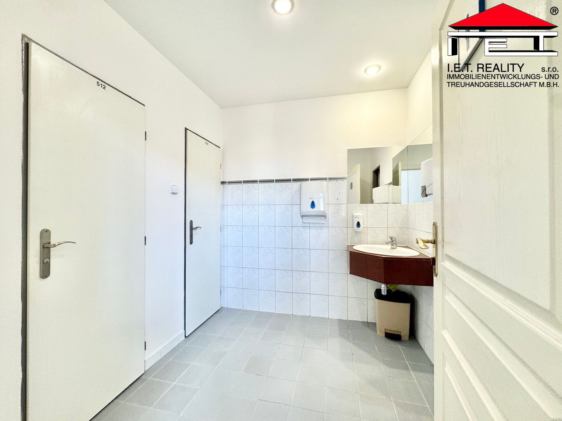 Pronájem komerčního prostoru 527 m² - foto 11