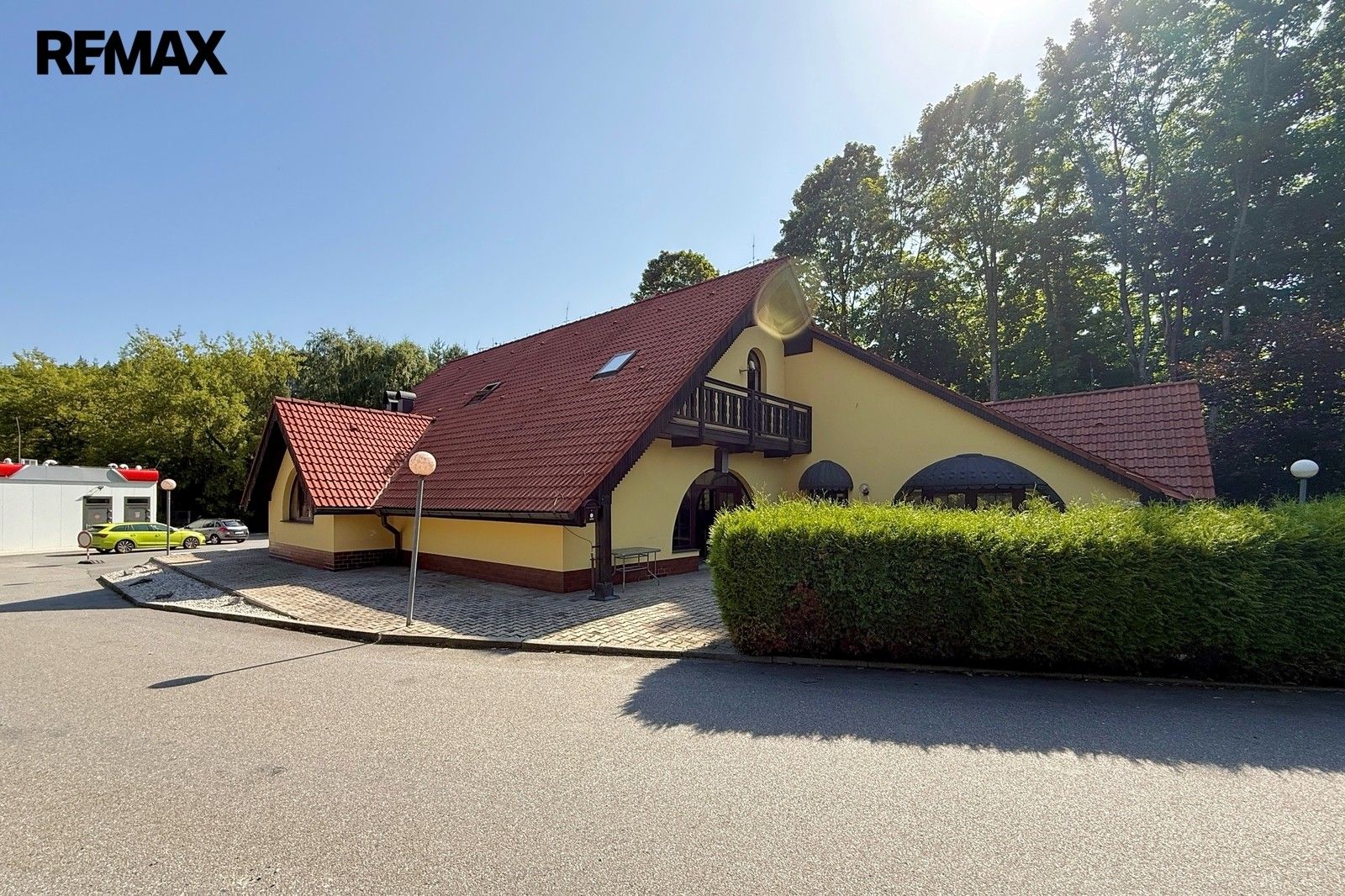 Prodej komerčního prostoru 450 m² - foto 1