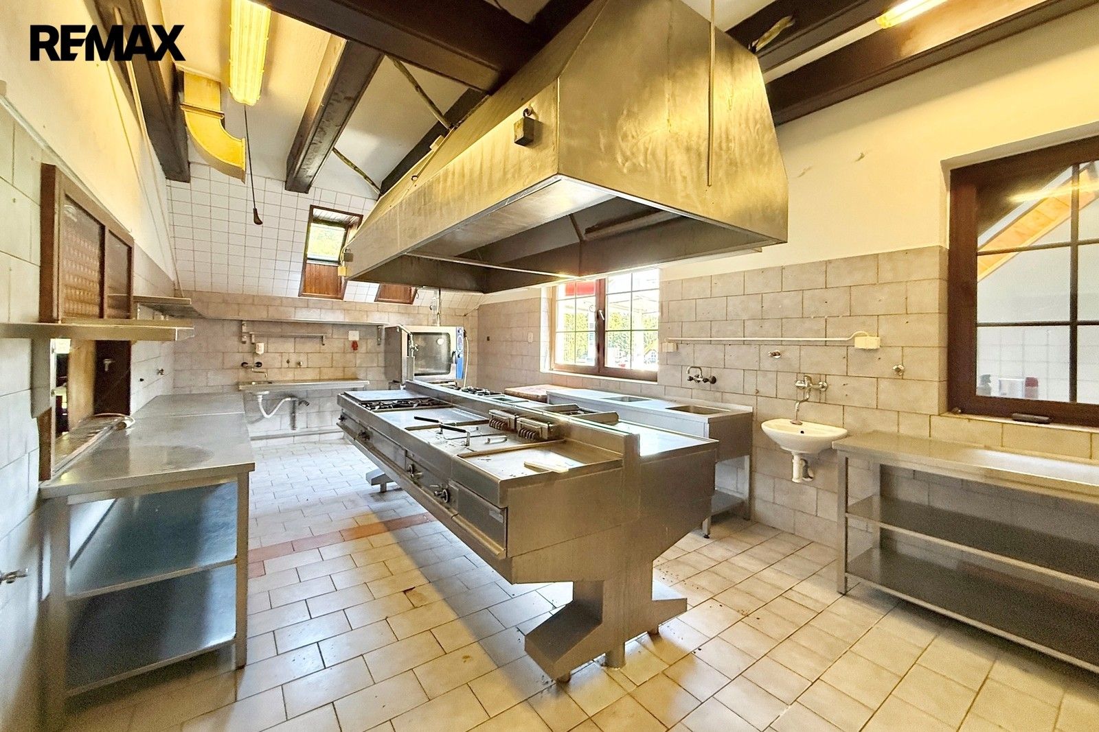 Prodej komerčního prostoru 450 m² - foto 7