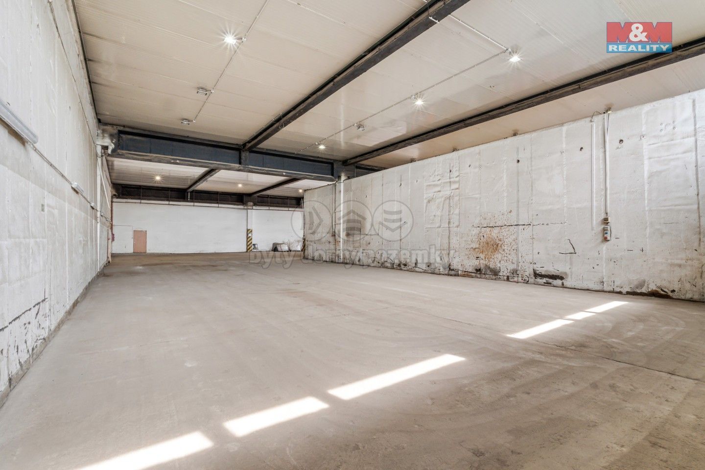 Pronájem komerčního prostoru 890 m² - foto 3
