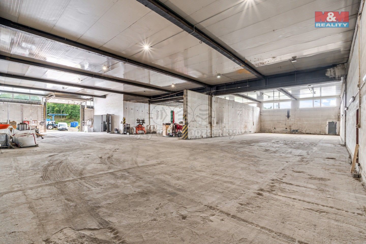 Pronájem komerčního prostoru 890 m² - foto 6