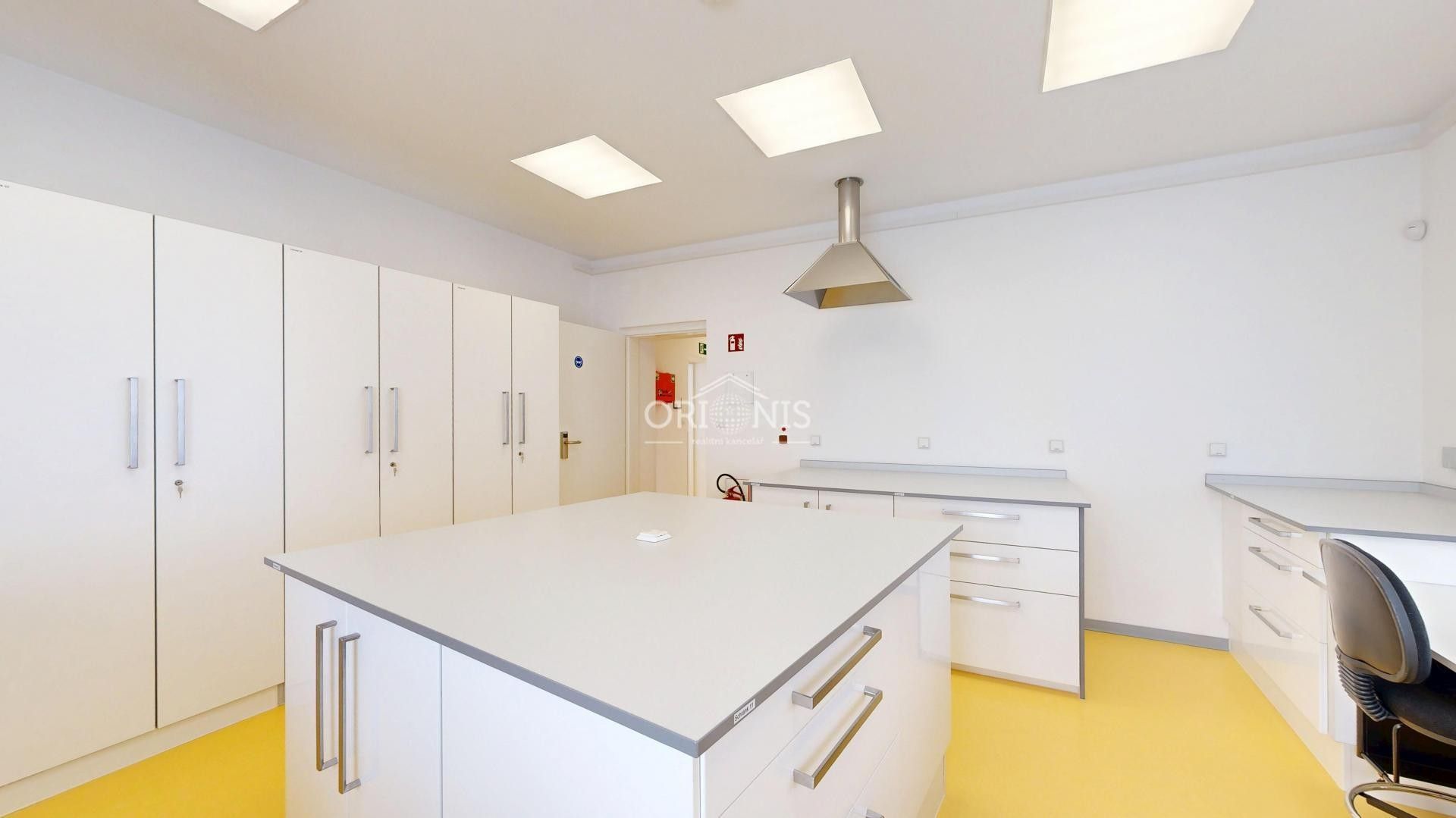 Prodej komerčního prostoru 1100 m² - foto 10