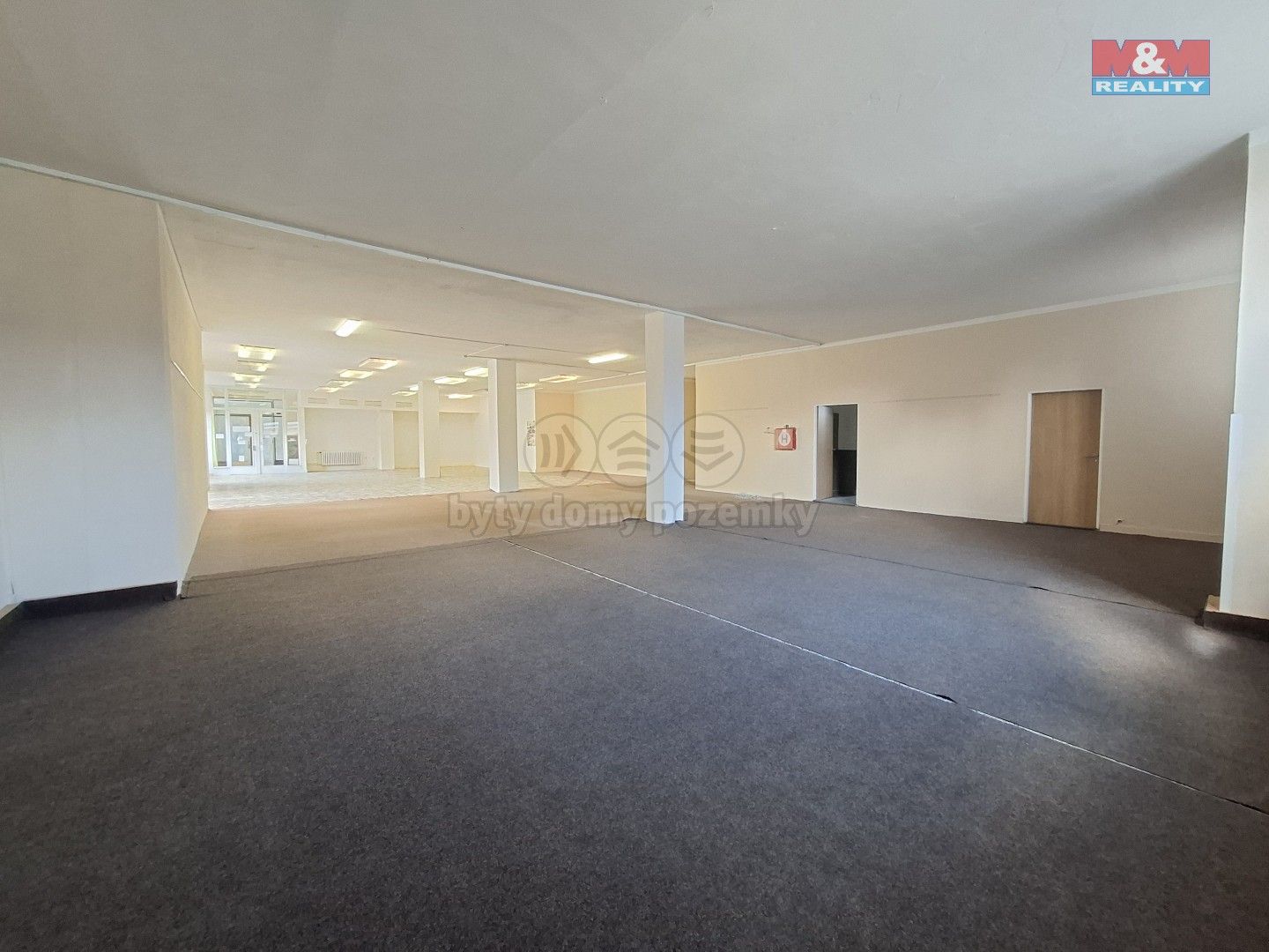 Pronájem komerčního prostoru 828 m² - foto 6