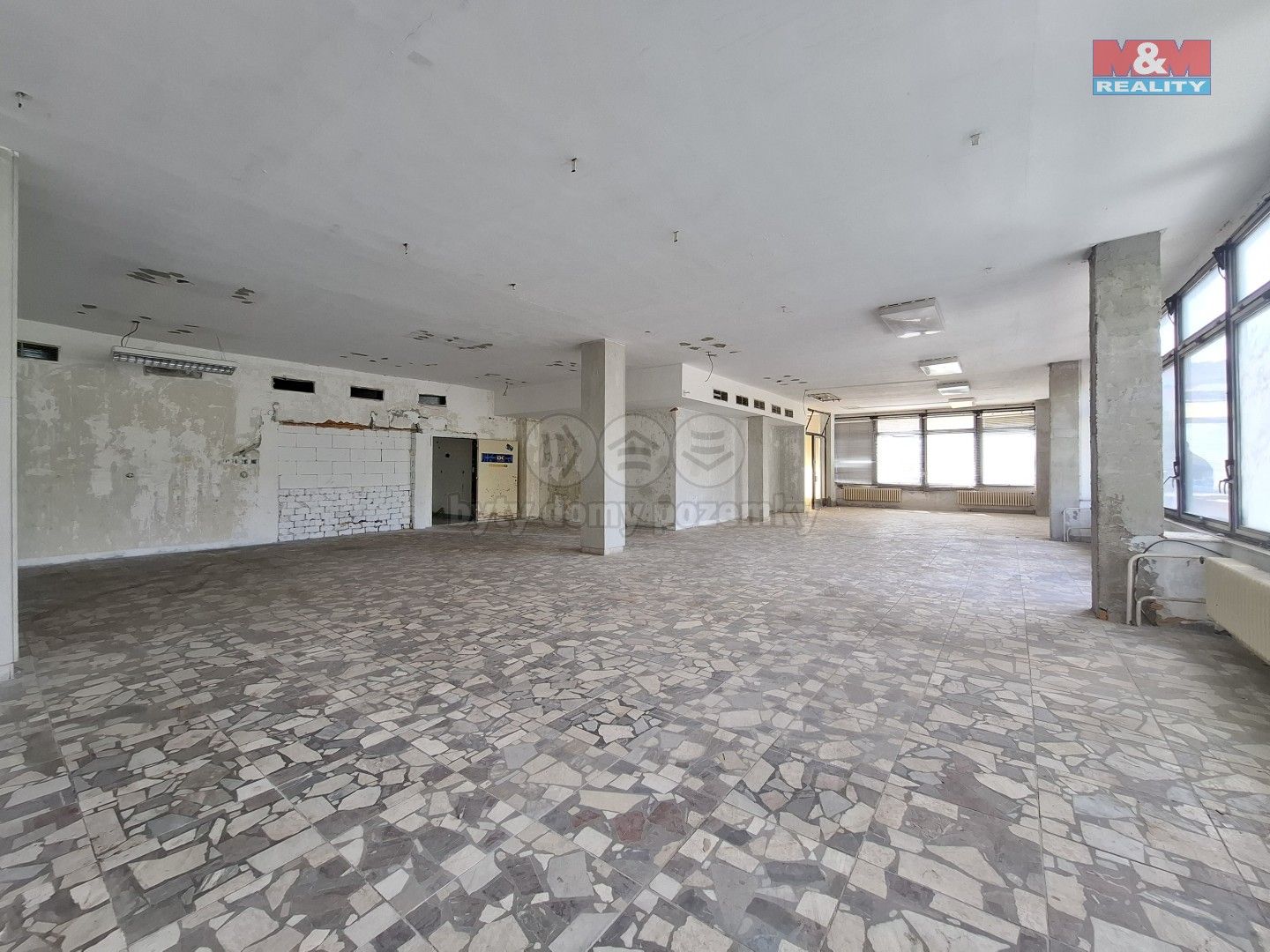 Pronájem komerčního prostoru 828 m² - foto 5