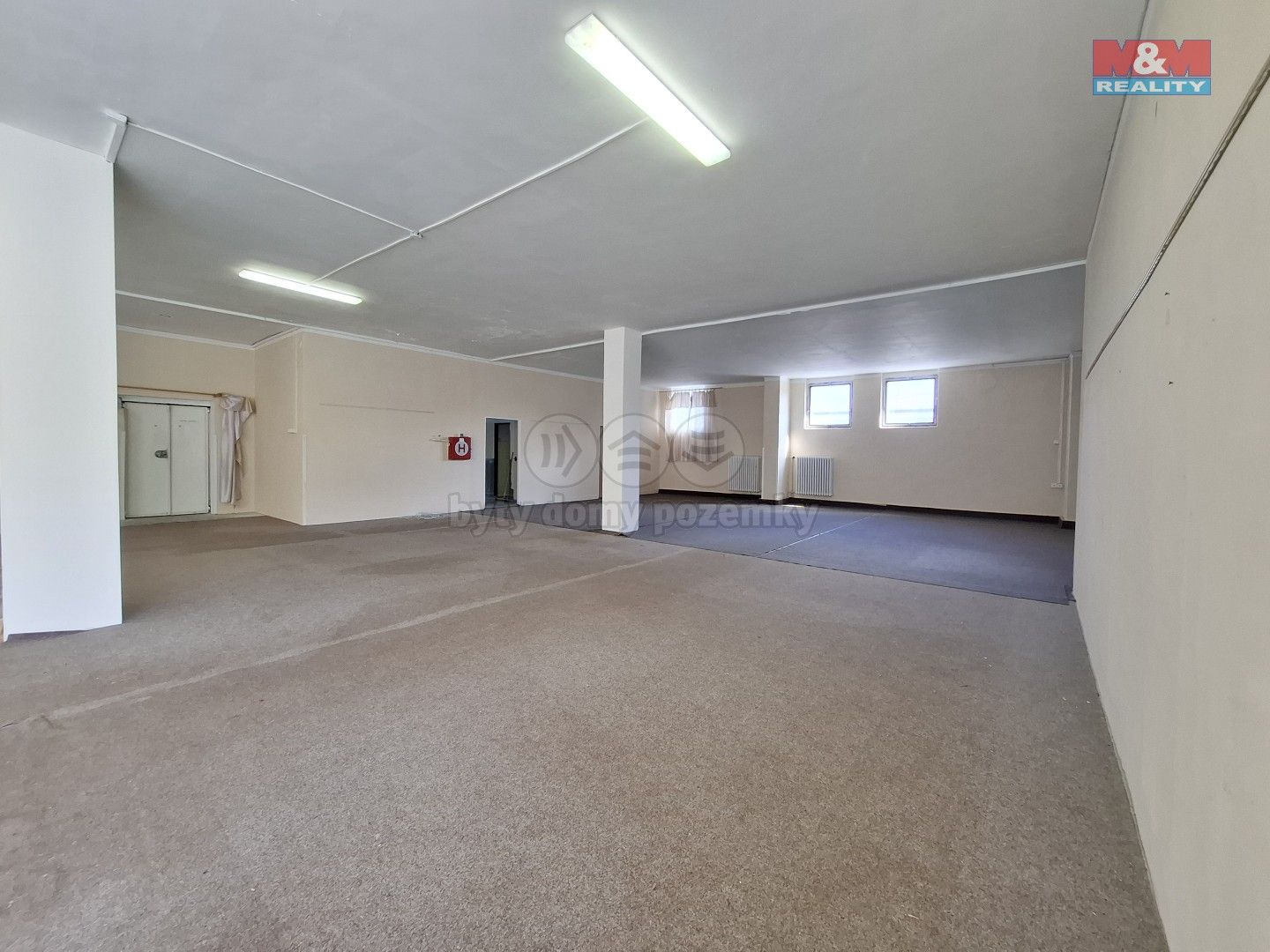 Pronájem komerčního prostoru 828 m² - foto 8
