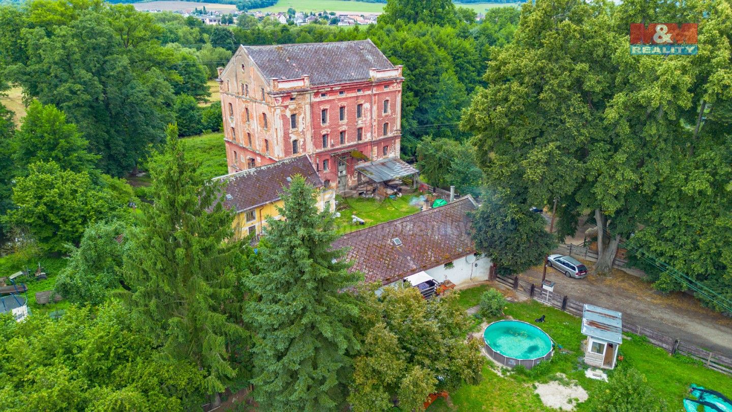 Prodej komerčního prostoru 934 m² - foto 1