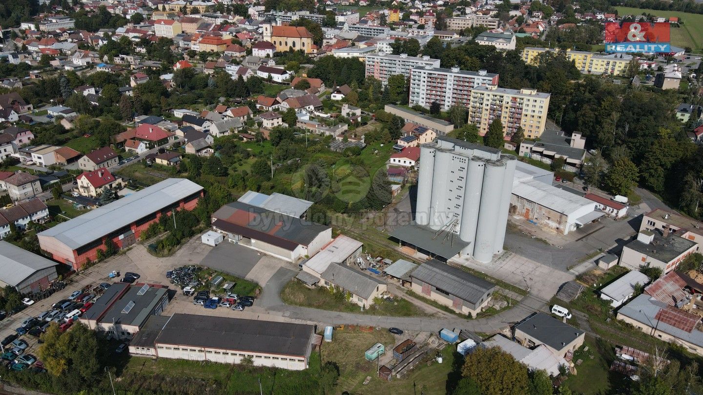 Pronájem nemovitosti 1050 m² - foto 1