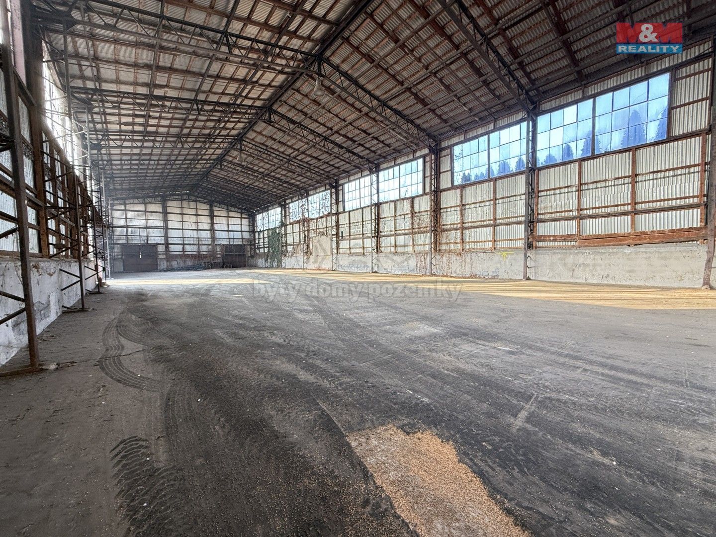Pronájem komerčního prostoru 1050 m² - foto 1