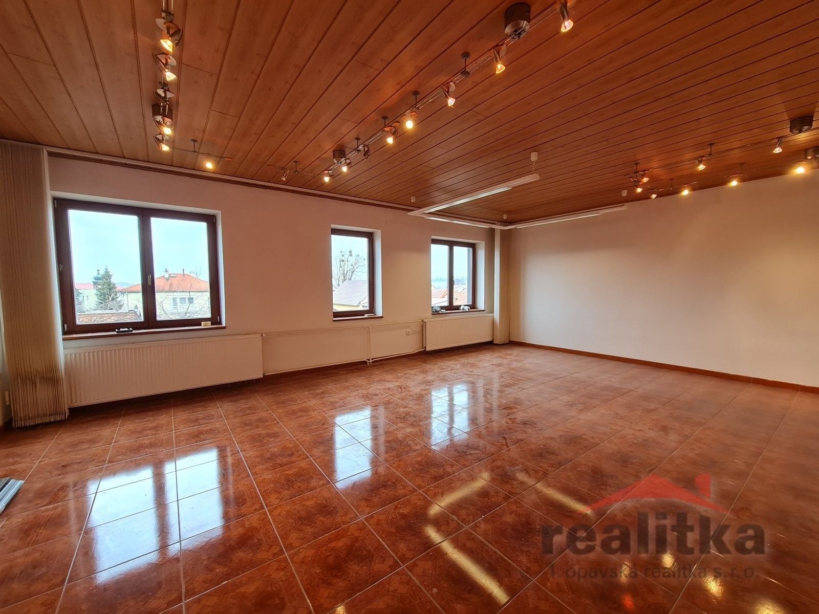 Pronájem komerčního prostoru 166 m² - foto 1