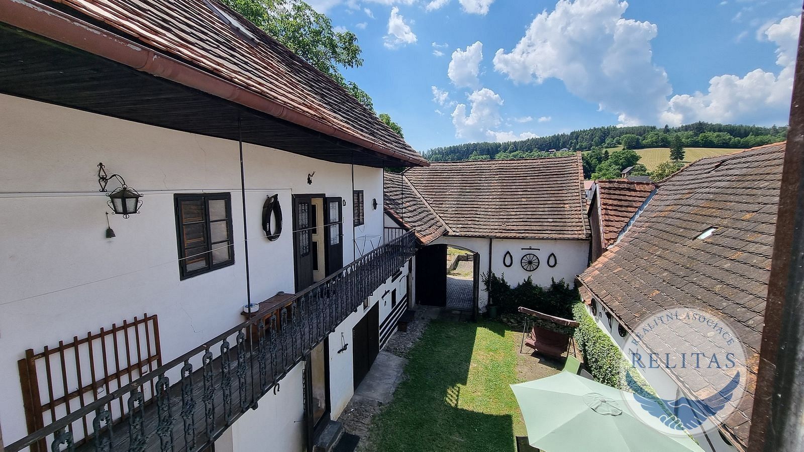 Prodej nemovitosti 244 m² - foto 1
