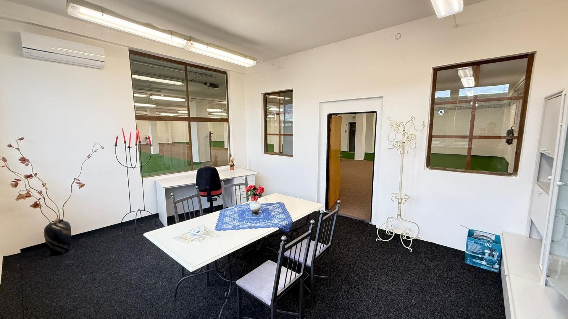Pronájem komerčního prostoru 1200 m² - foto 9
