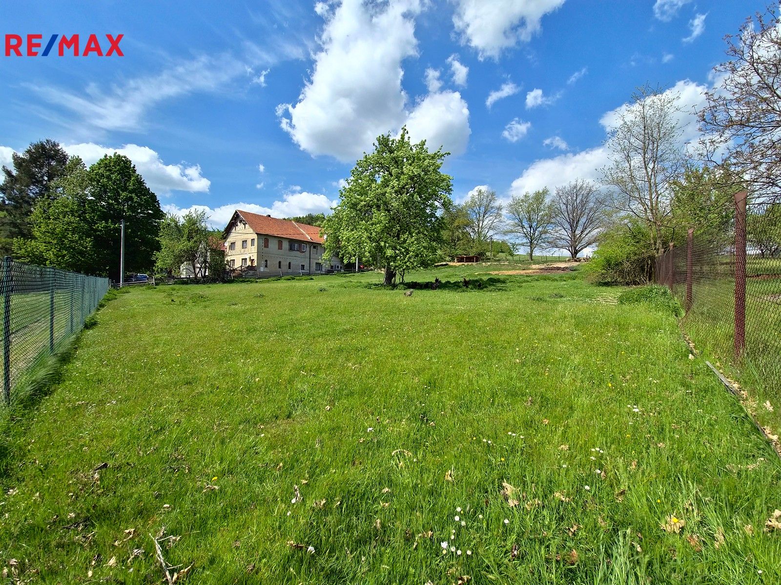 Prodej pozemku 885 m² - foto 4