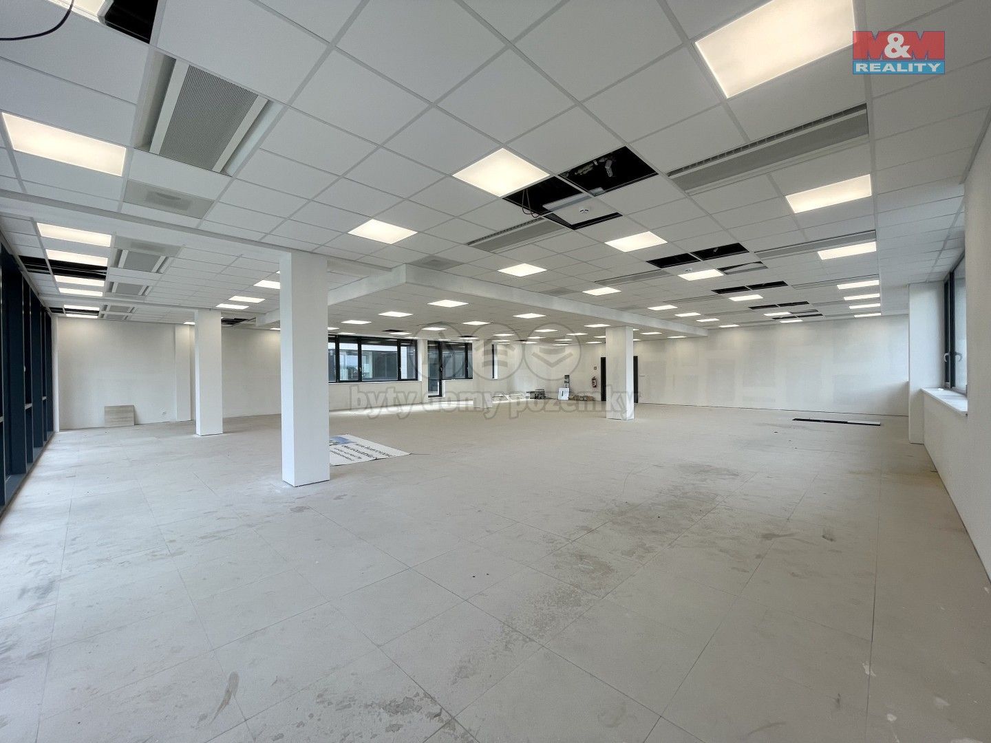 Pronájem komerčního prostoru 274 m² - foto 4