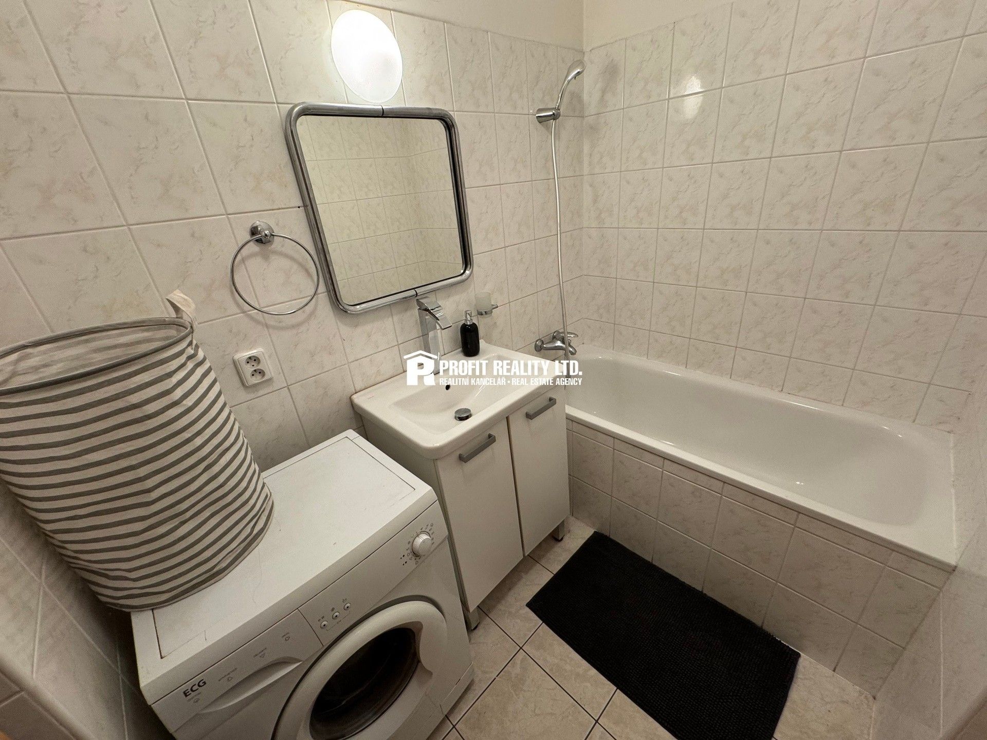 Pronájem bytu 1+kk 37 m² - foto 10