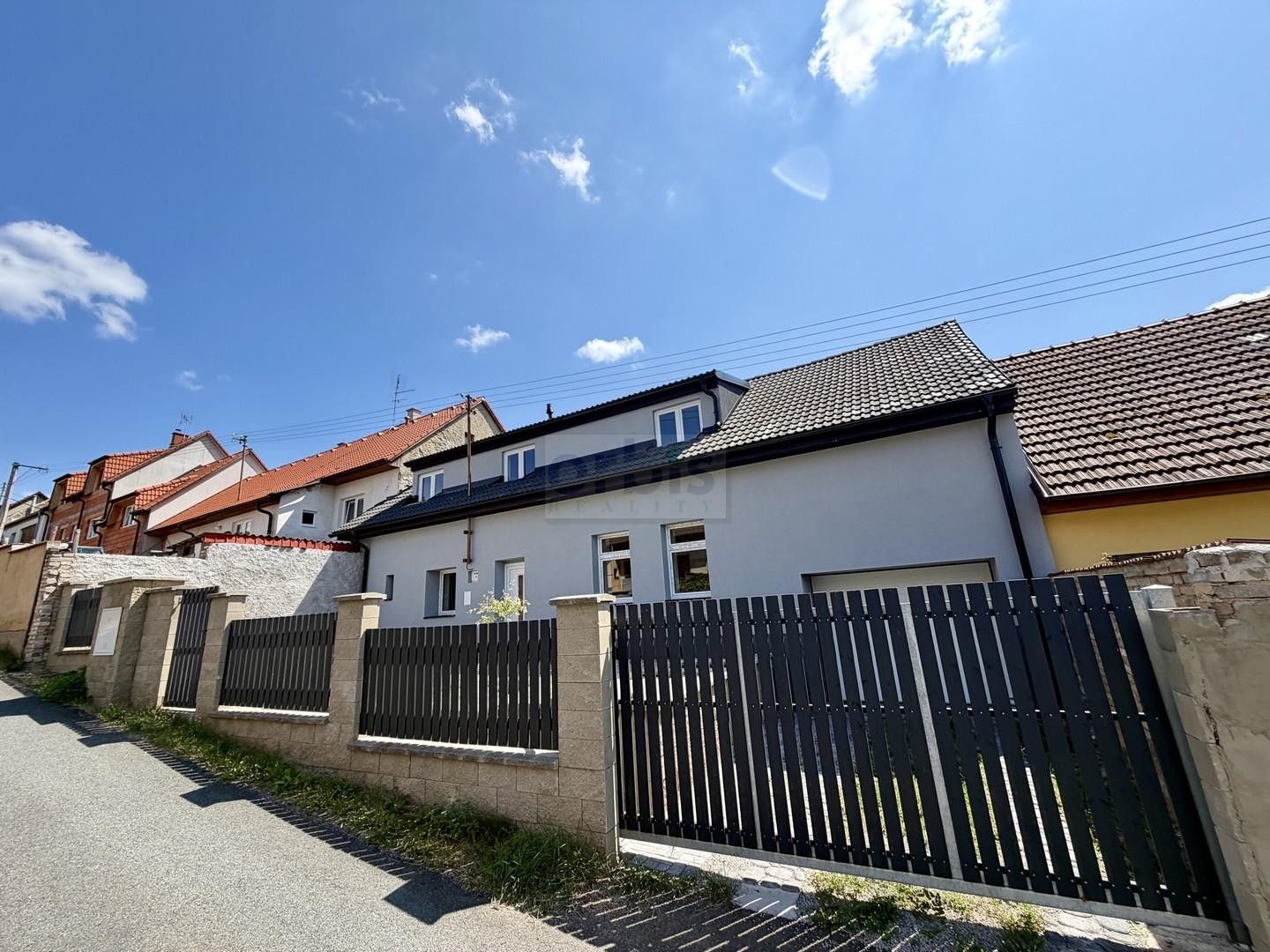Prodej domu 240 m² - foto 1