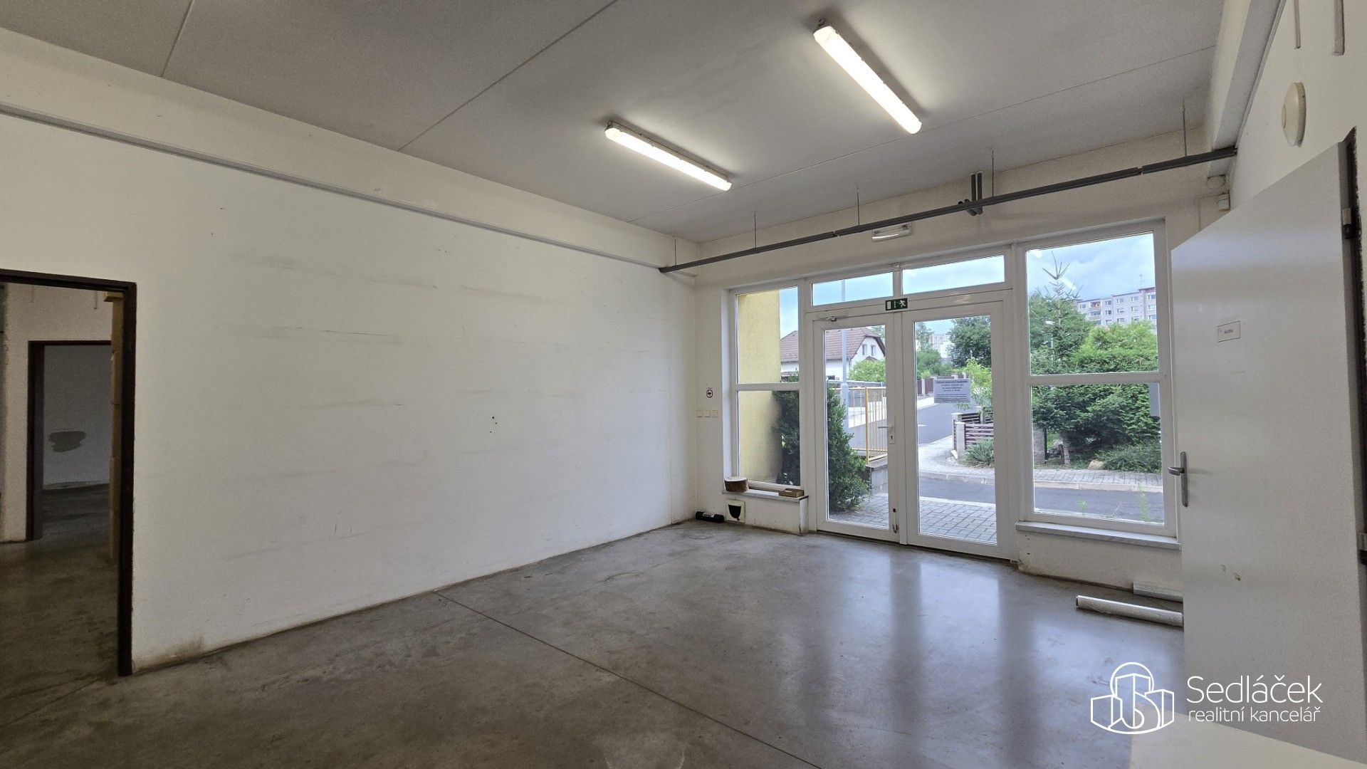 Pronájem komerčního prostoru 876 m² - foto 2
