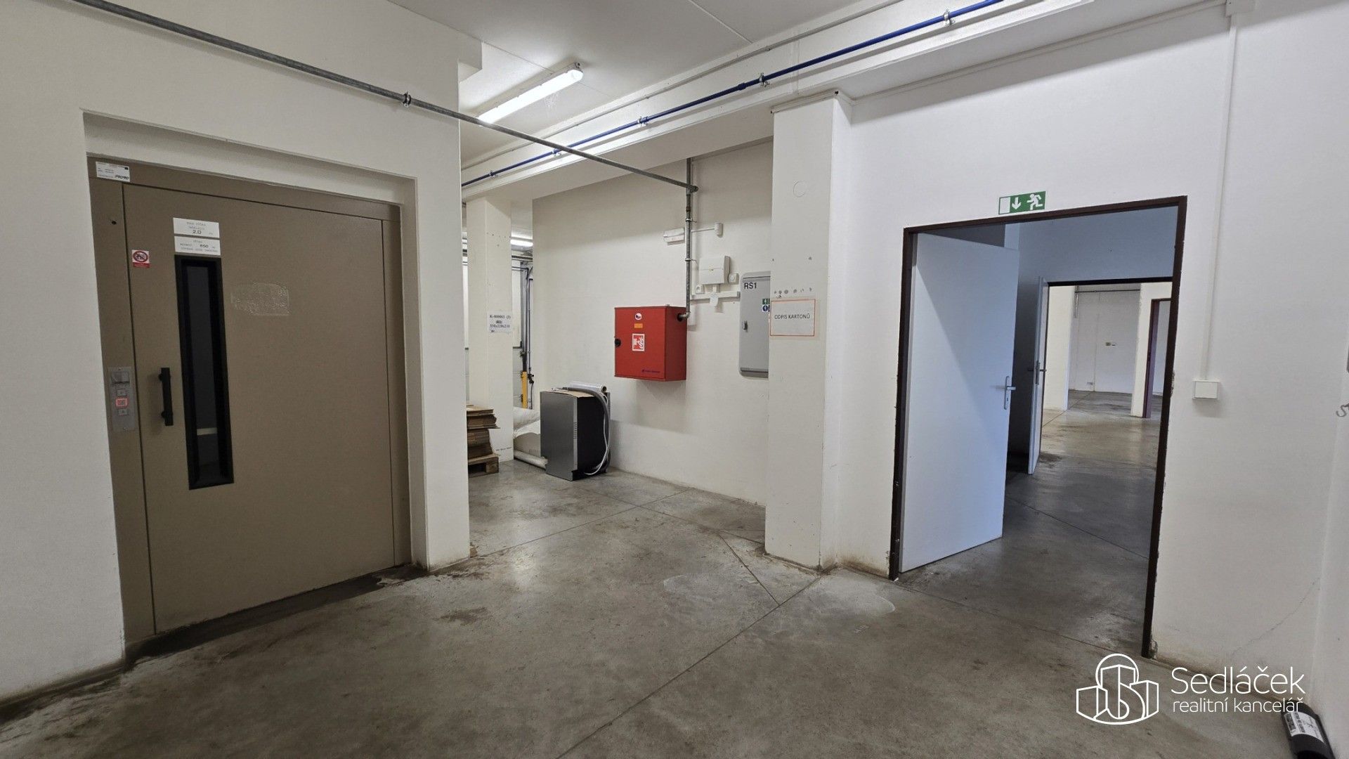 Pronájem komerčního prostoru 876 m² - foto 5