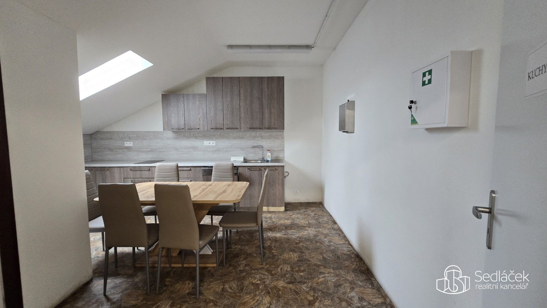Pronájem komerčního prostoru 876 m² - foto 13