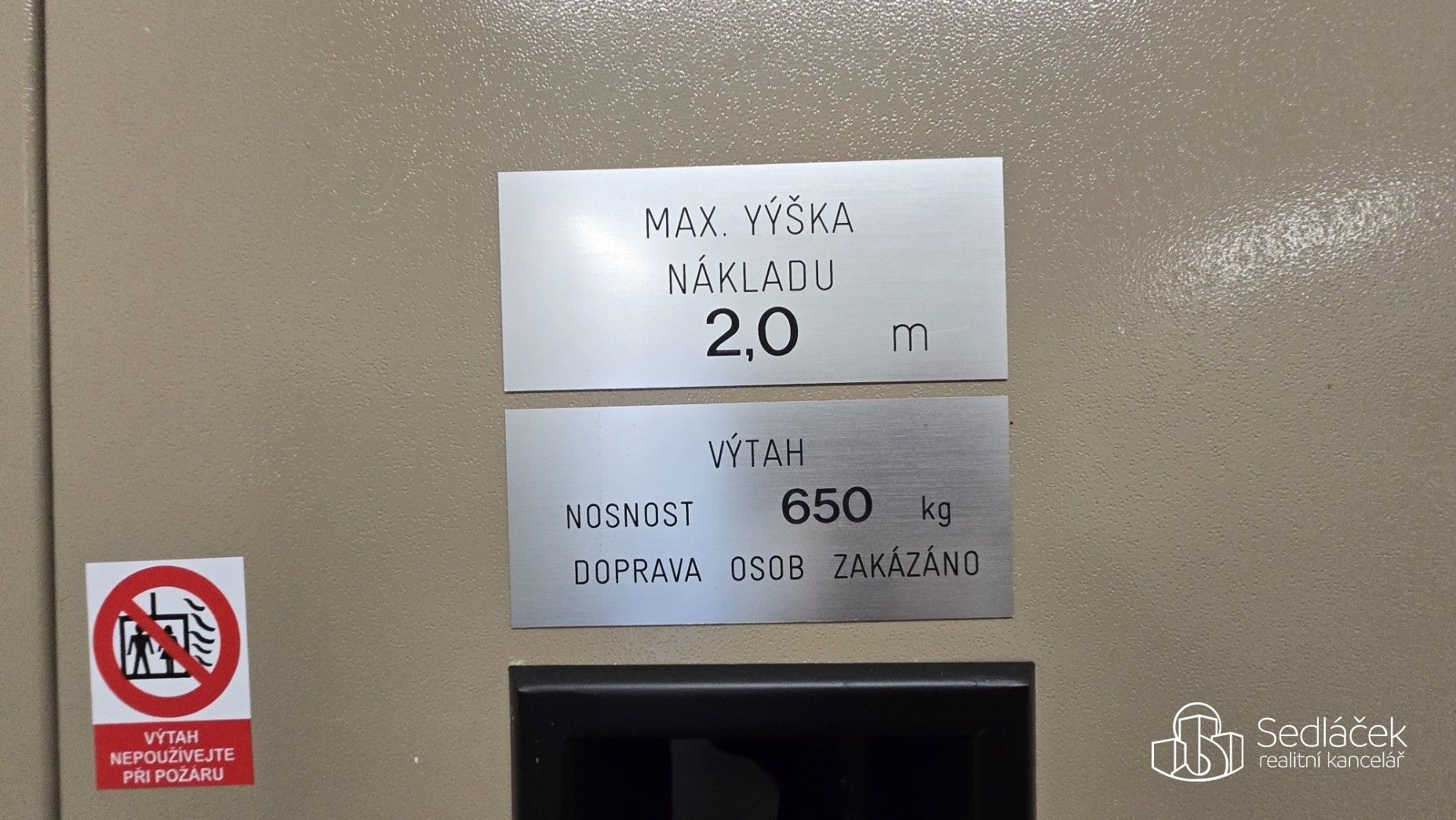 Pronájem komerčního prostoru 876 m² - foto 14