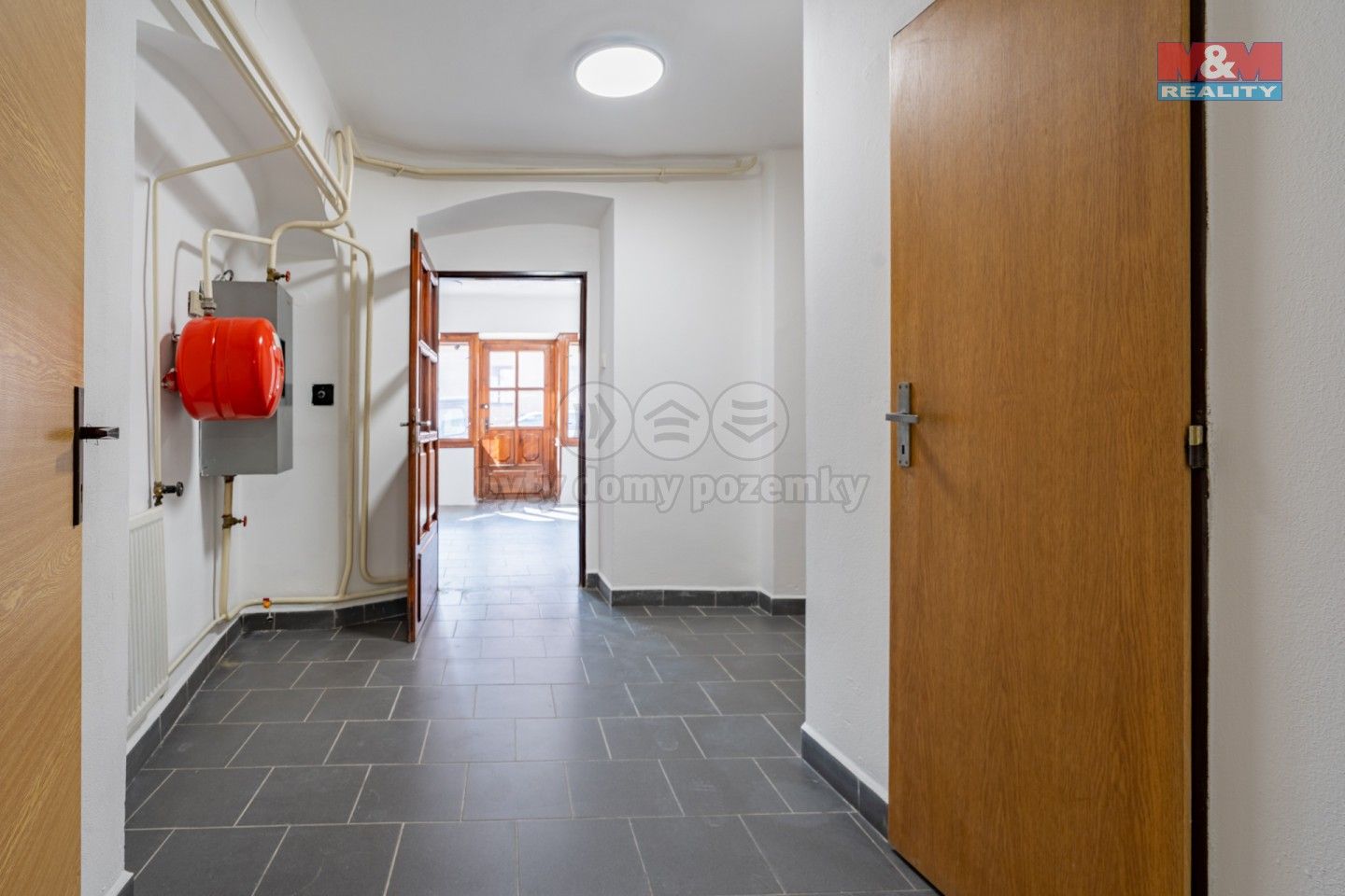 Pronájem komerčního prostoru 210 m² - foto 8