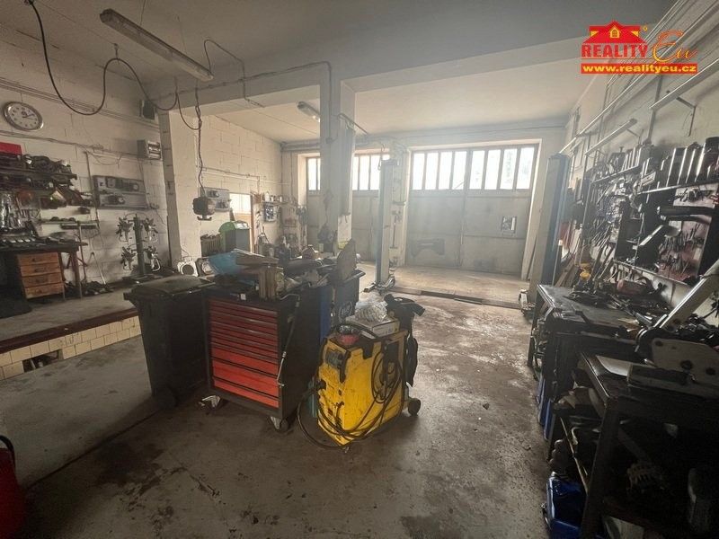 Prodej komerčního prostoru 400 m² - foto 12