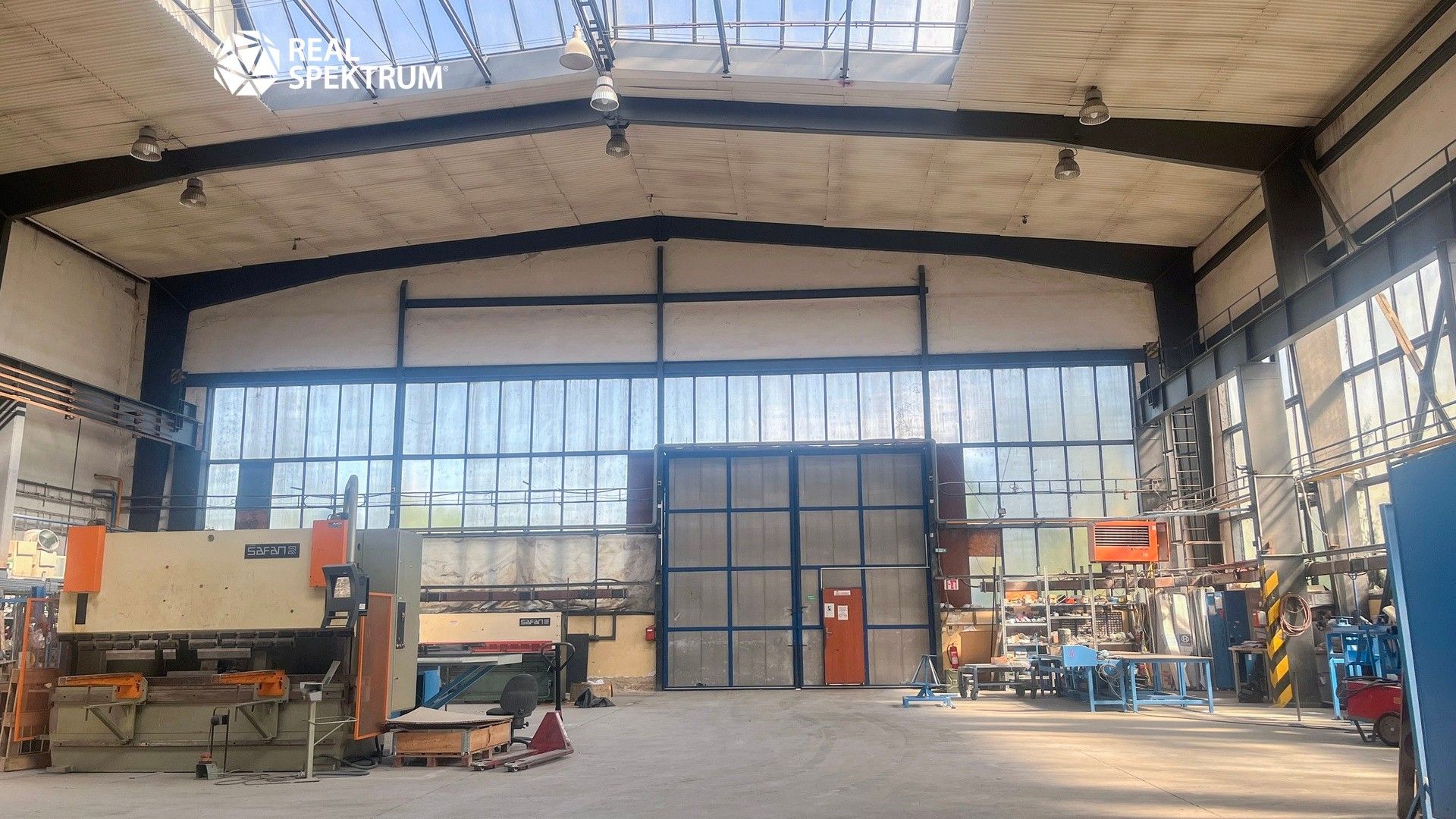Pronájem komerčního prostoru 1320 m² - foto 6
