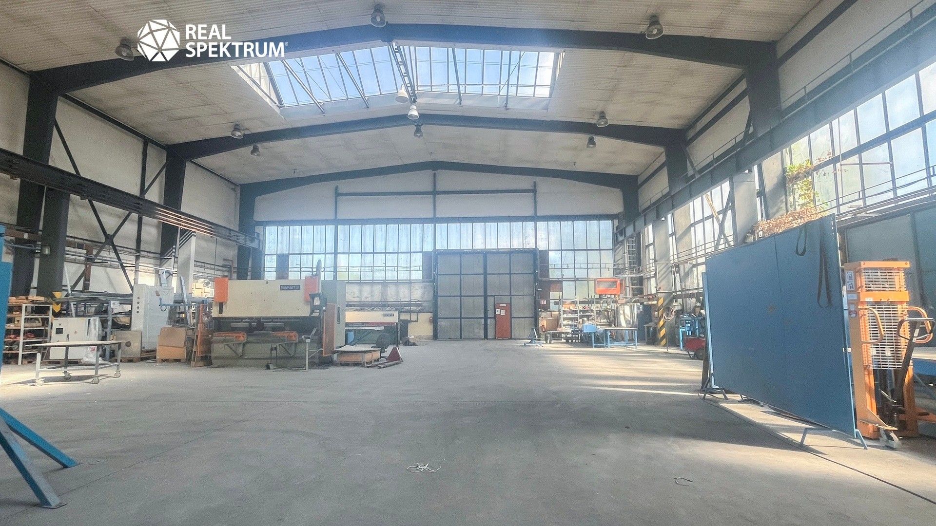 Pronájem komerčního prostoru 1320 m² - foto 12