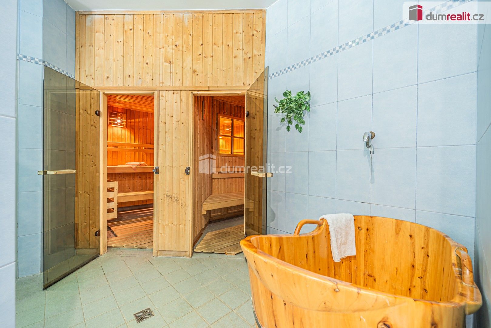 Prodej komerčního prostoru 738 m² - foto 9