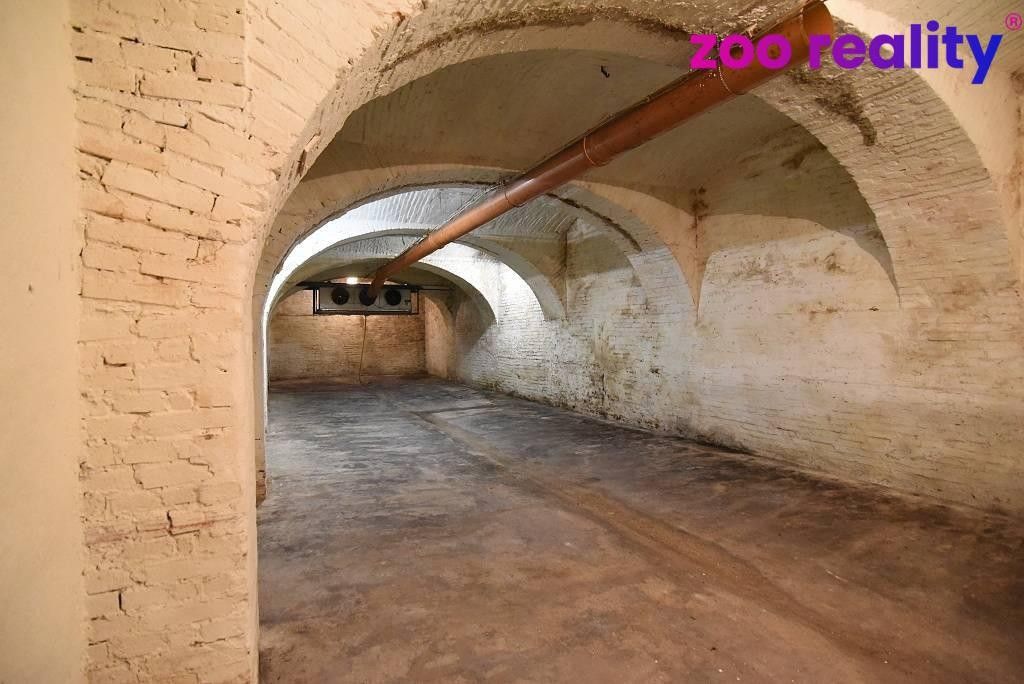 Prodej komerčního prostoru 657 m² - foto 3