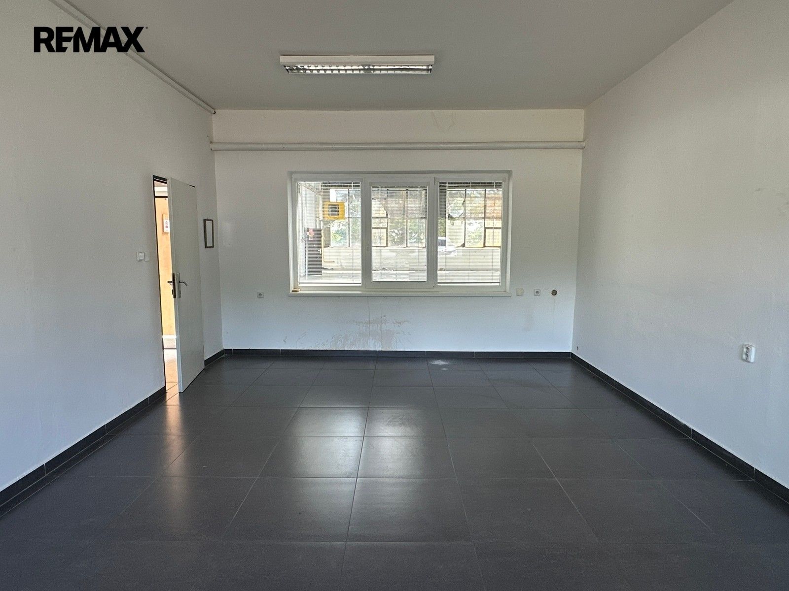 Pronájem komerčního prostoru 6779 m² - foto 12
