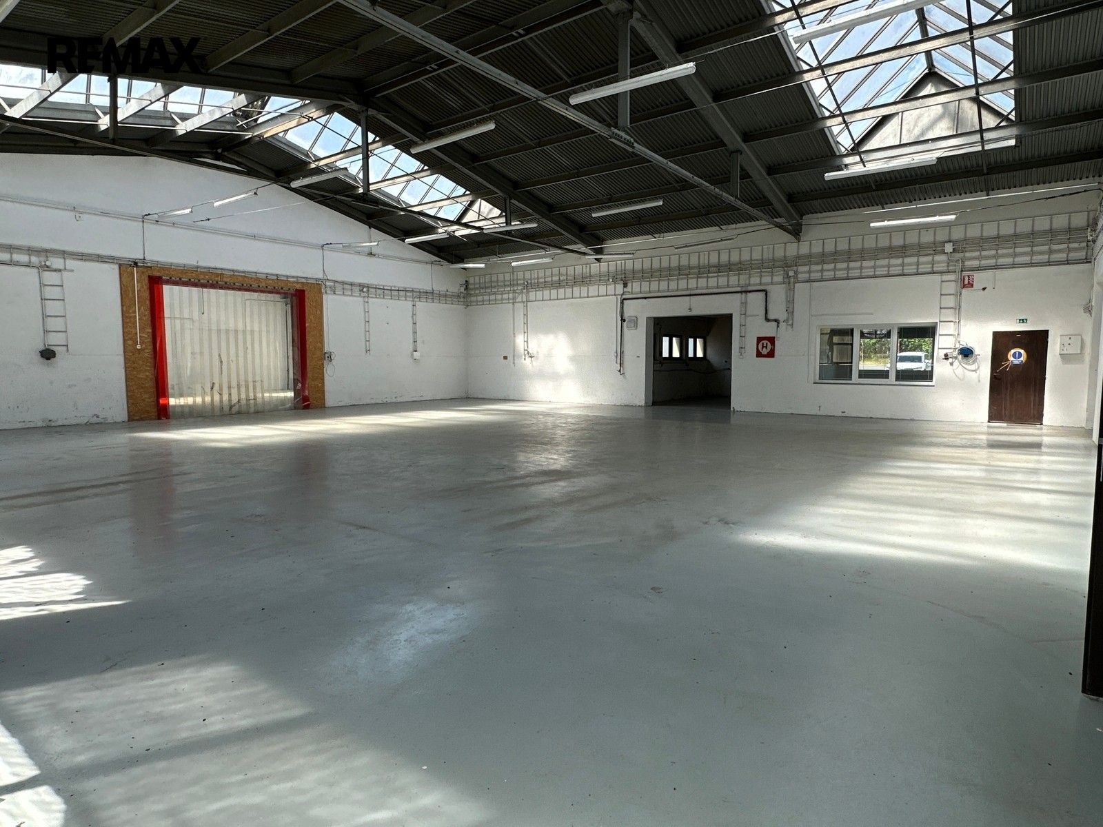 Pronájem komerčního prostoru 6779 m² - foto 21