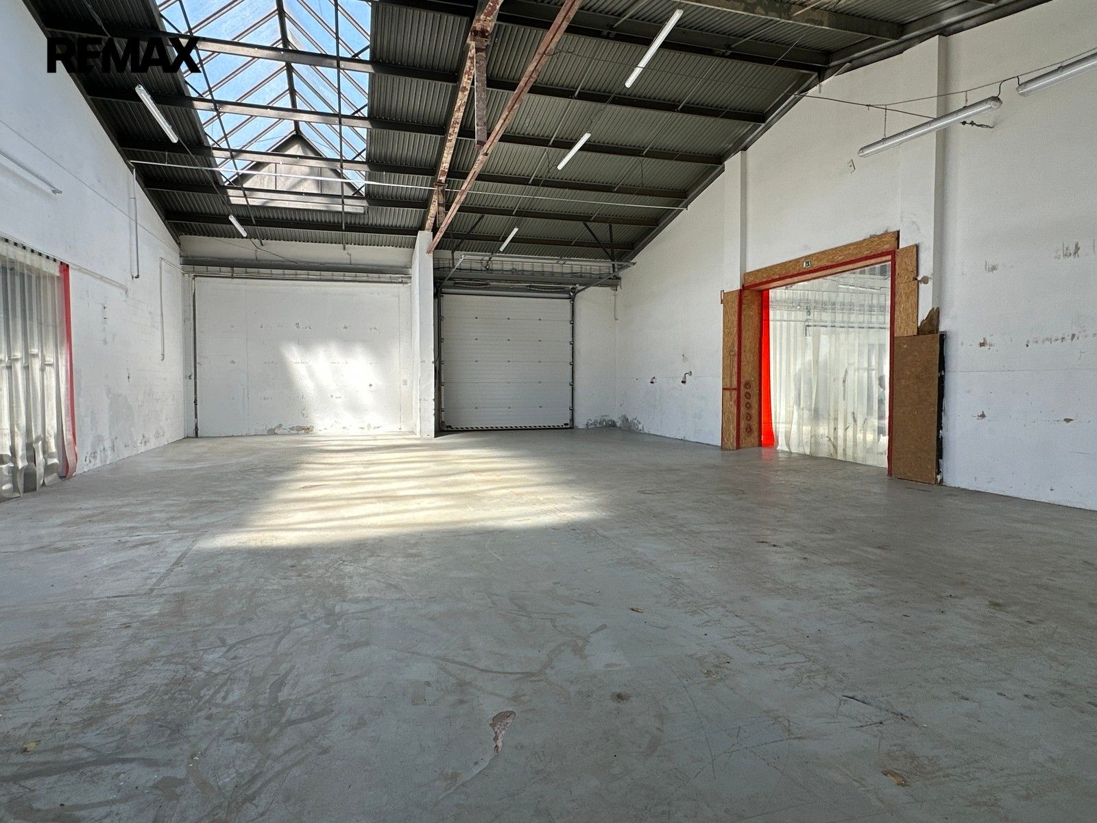 Pronájem komerčního prostoru 6779 m² - foto 22