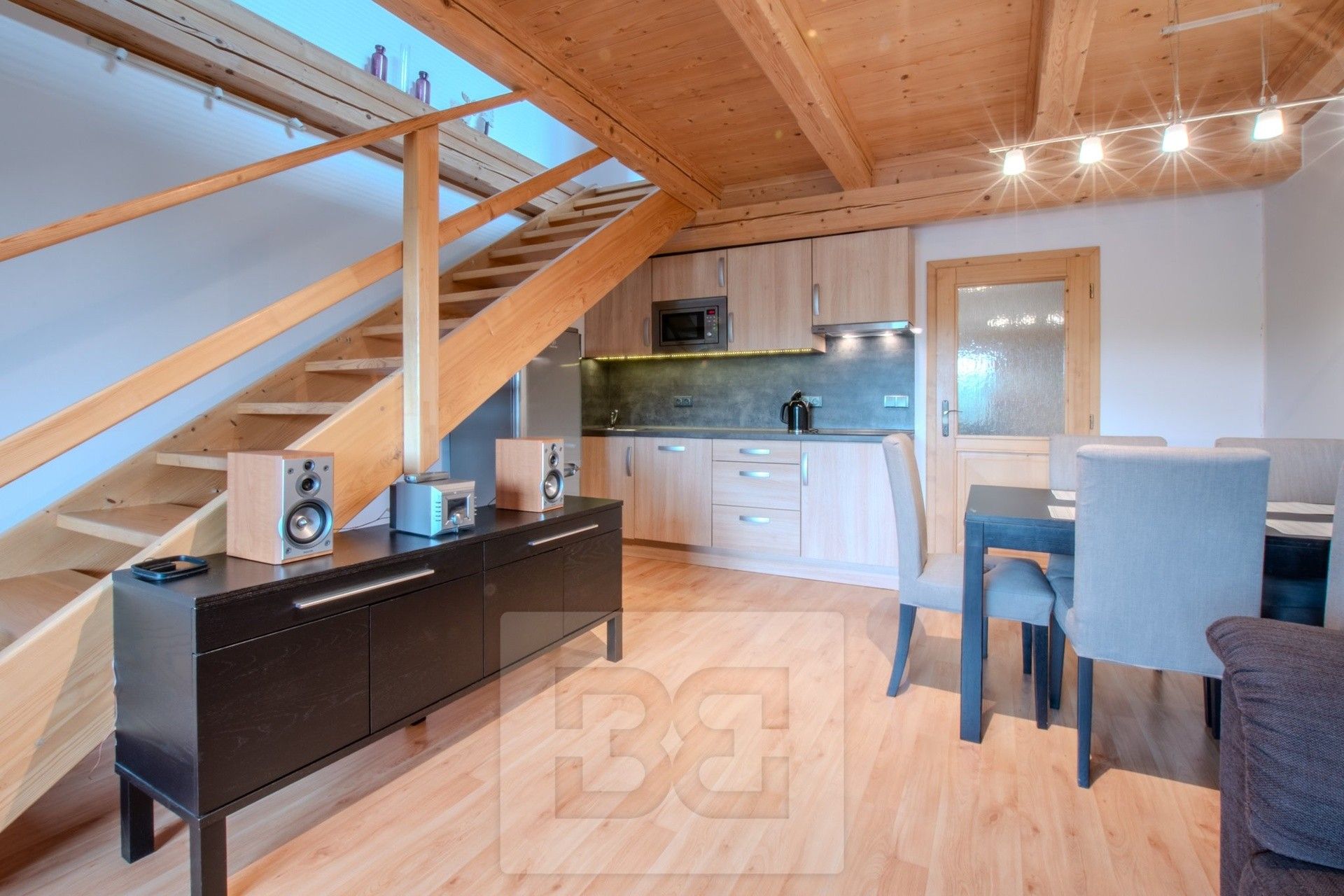 Pronájem bytu 3+kk 74 m² - foto 4
