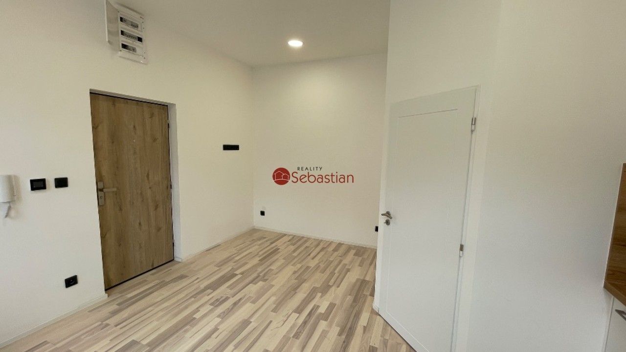 Pronájem bytu 1+kk 17 m² - foto 3