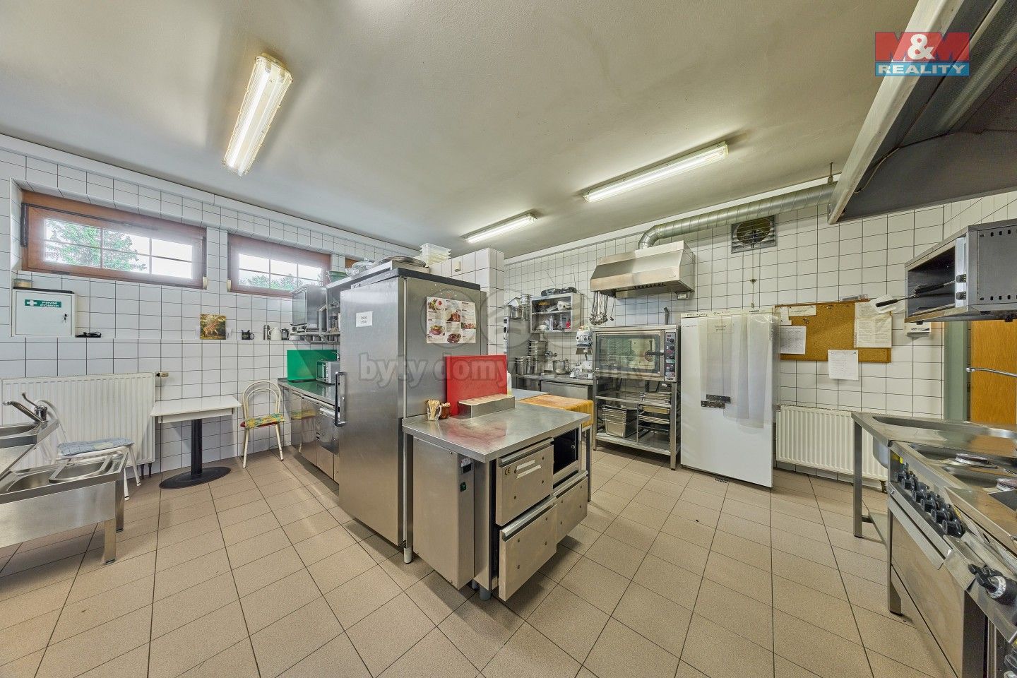 Prodej komerčního prostoru 1000 m² - foto 5