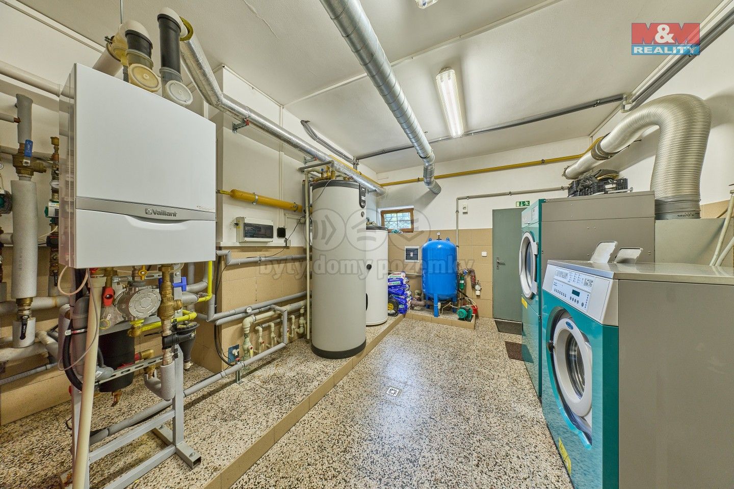 Prodej komerčního prostoru 1000 m² - foto 11