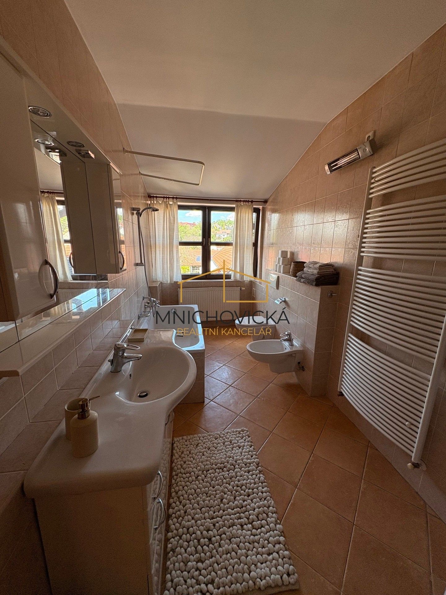 Pronájem bytu 3+kk 87 m² - foto 12