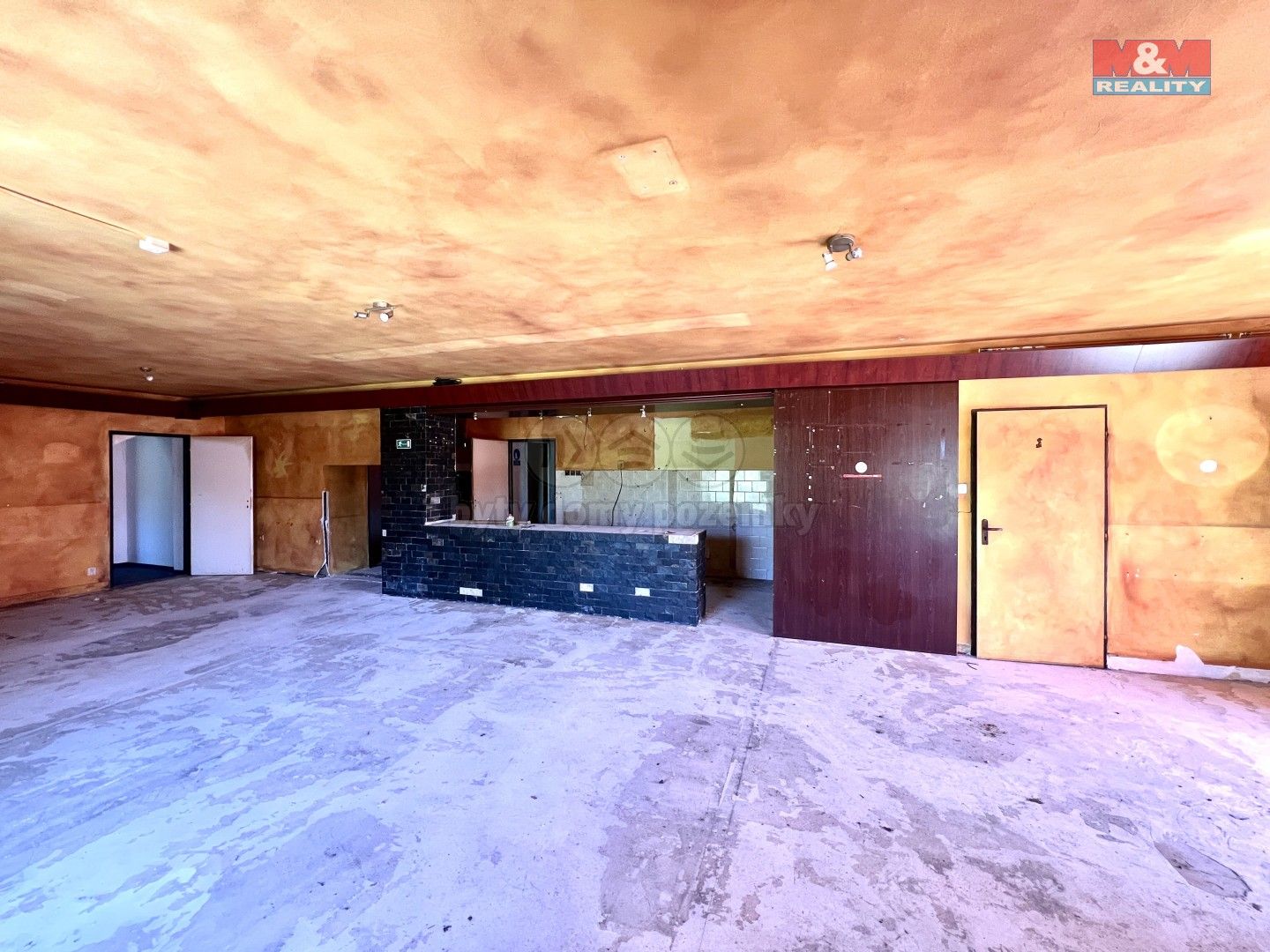Prodej komerčního prostoru 300 m² - foto 2