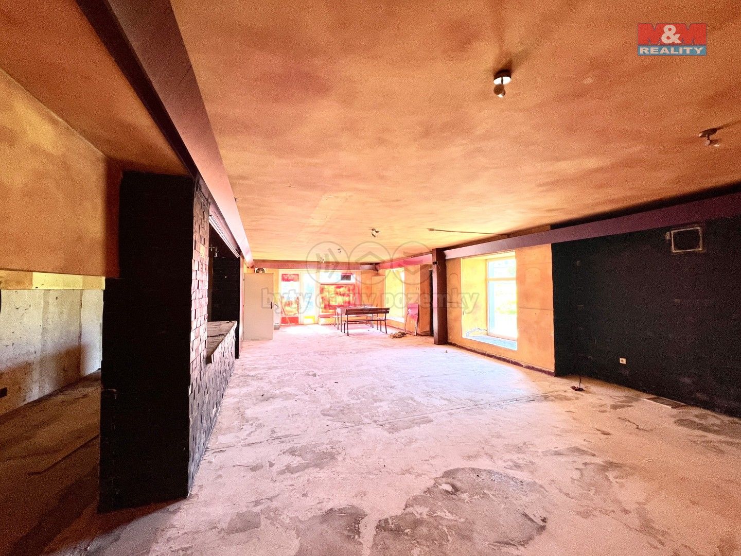 Prodej komerčního prostoru 300 m² - foto 7
