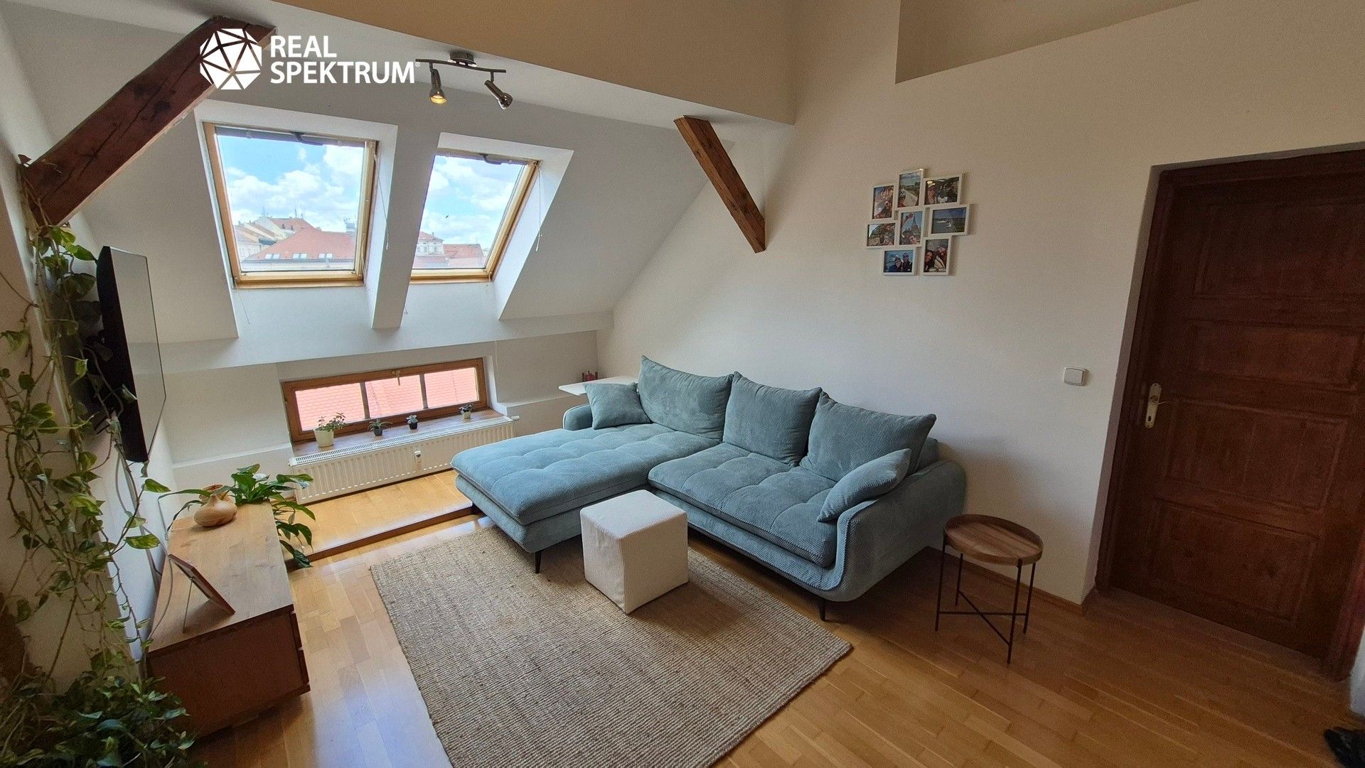 Pronájem bytu 2+kk 83 m² - foto 1