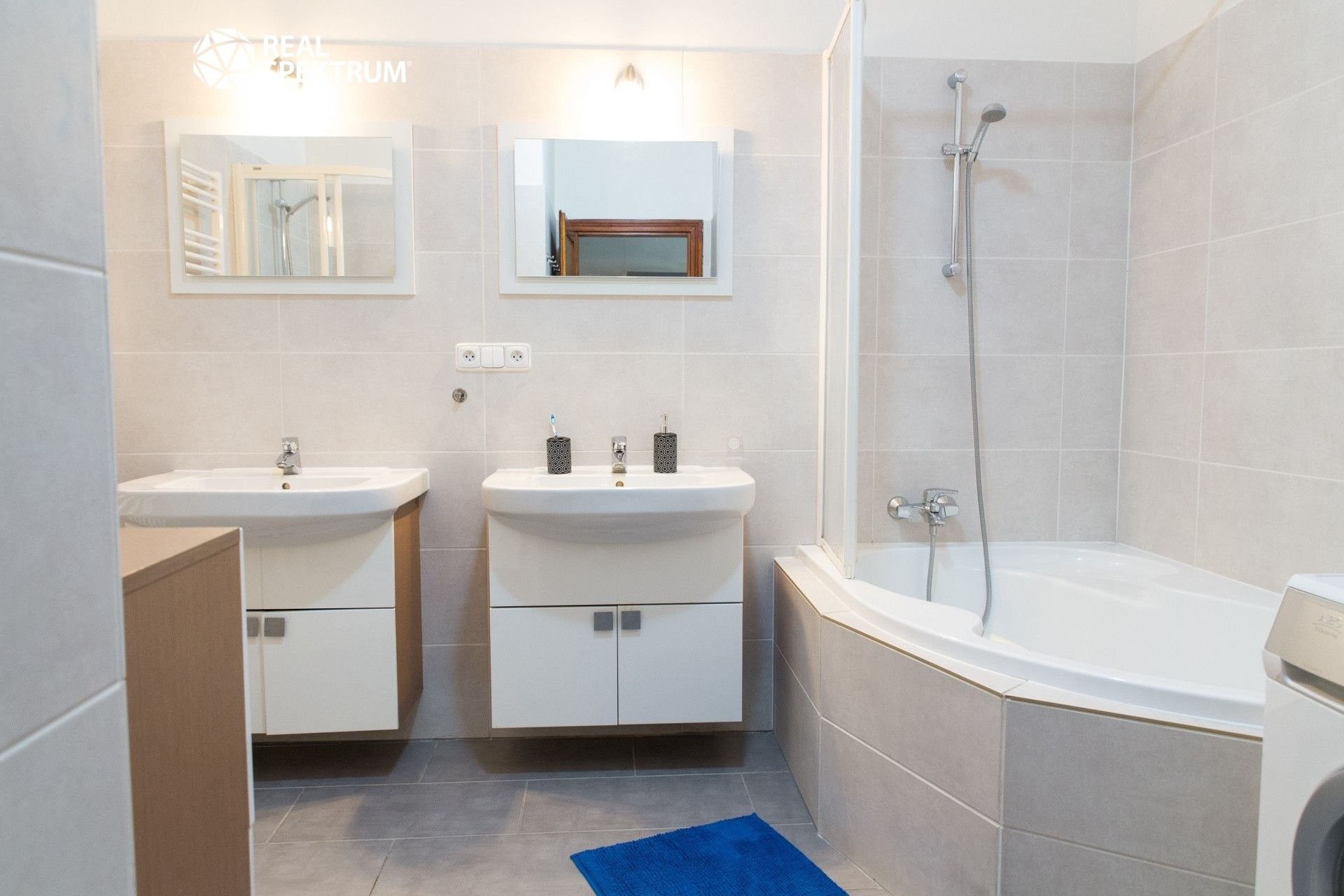 Pronájem bytu 2+kk 83 m² - foto 8