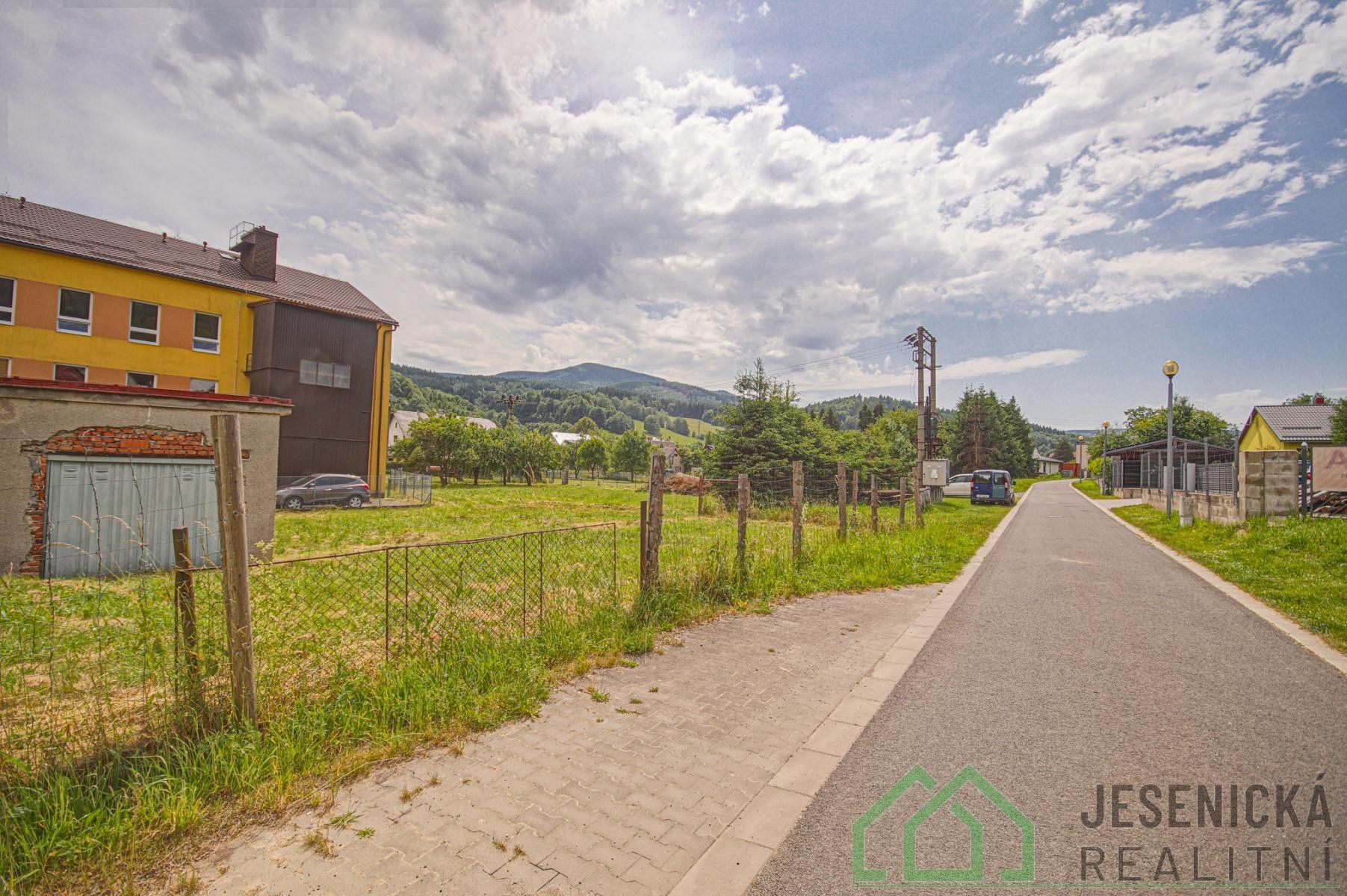 Prodej pozemku 1608 m² - foto 1